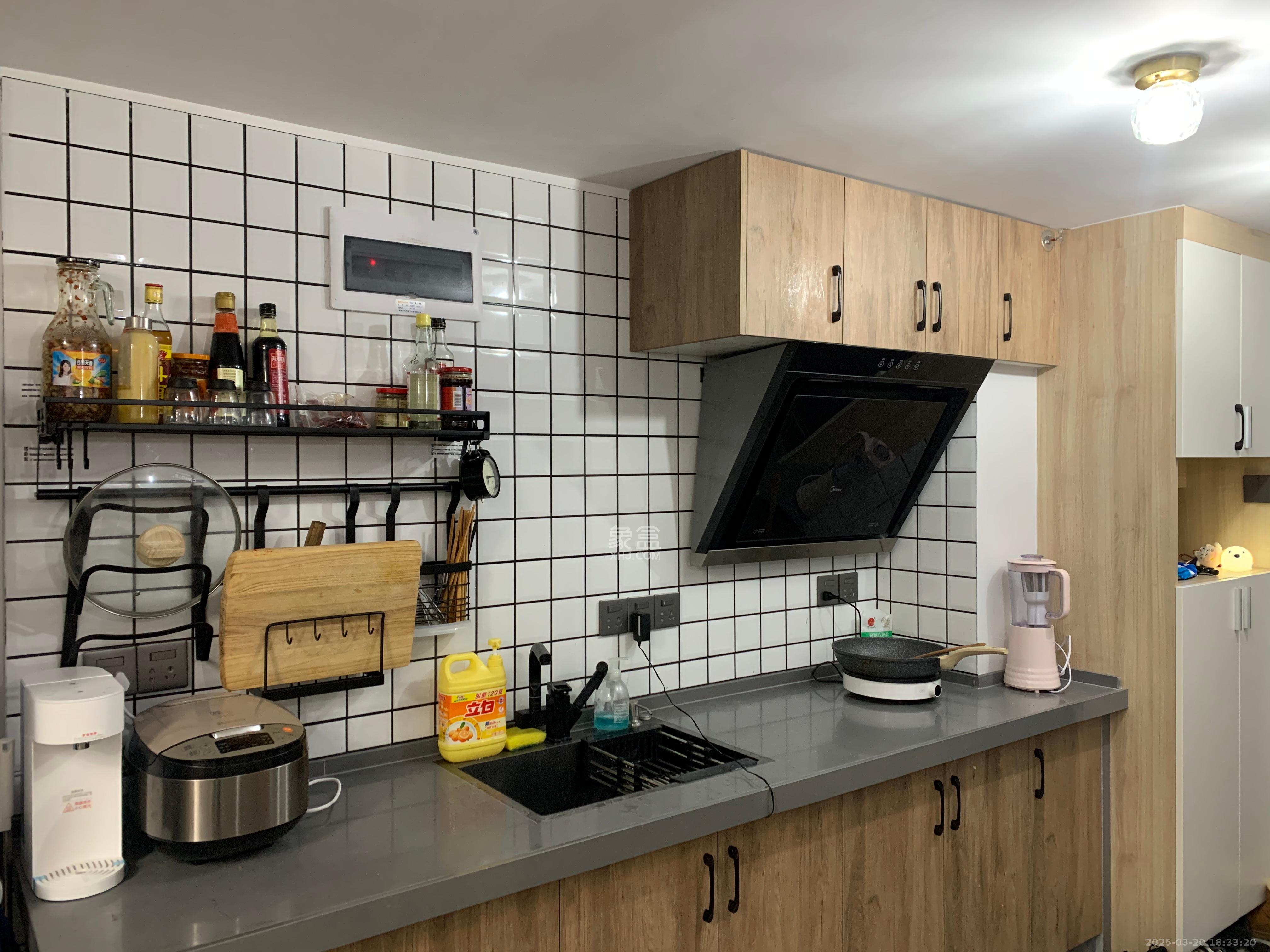 裕天国际商汇中心 1室1厅1卫 2500.0元/月 裕天国际商汇中心 1室1厅1卫 2500.0元/月室内图