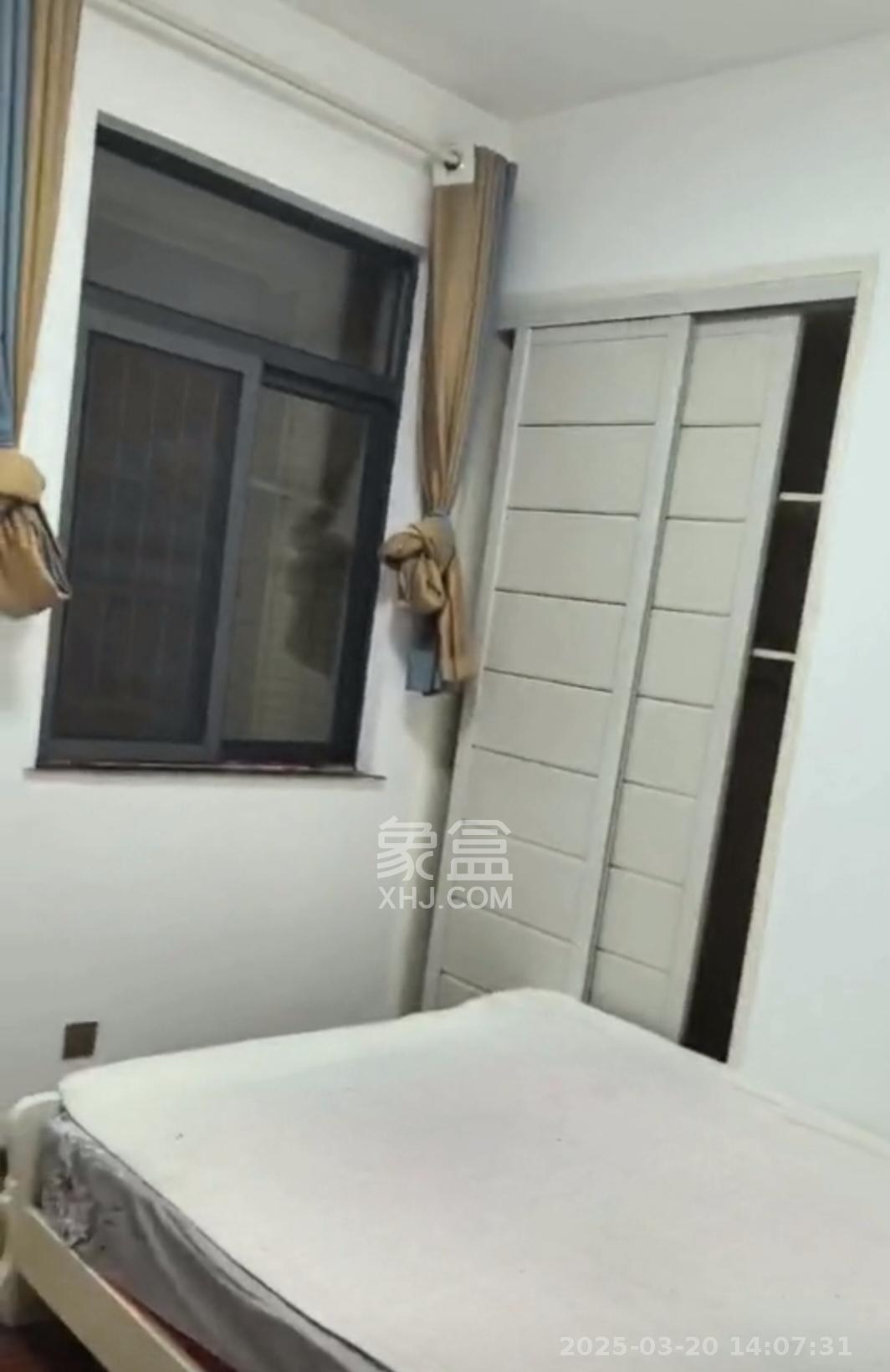 五星龙廻塘小区  3室2厅1卫    2000.0元/月 五星龙廻塘小区  3室2厅1卫    2000.0元/月室内图