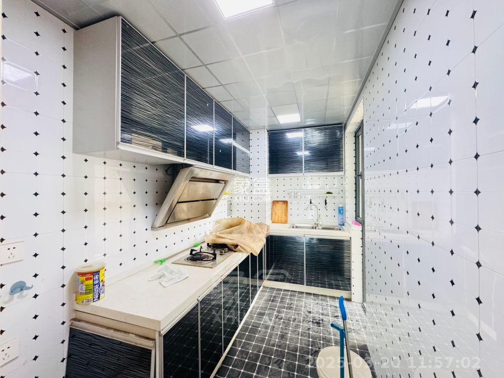 美的城一期 3室2厅1卫 1600.0元/月 美的城一期 3室2厅1卫 1600.0元/月室内图