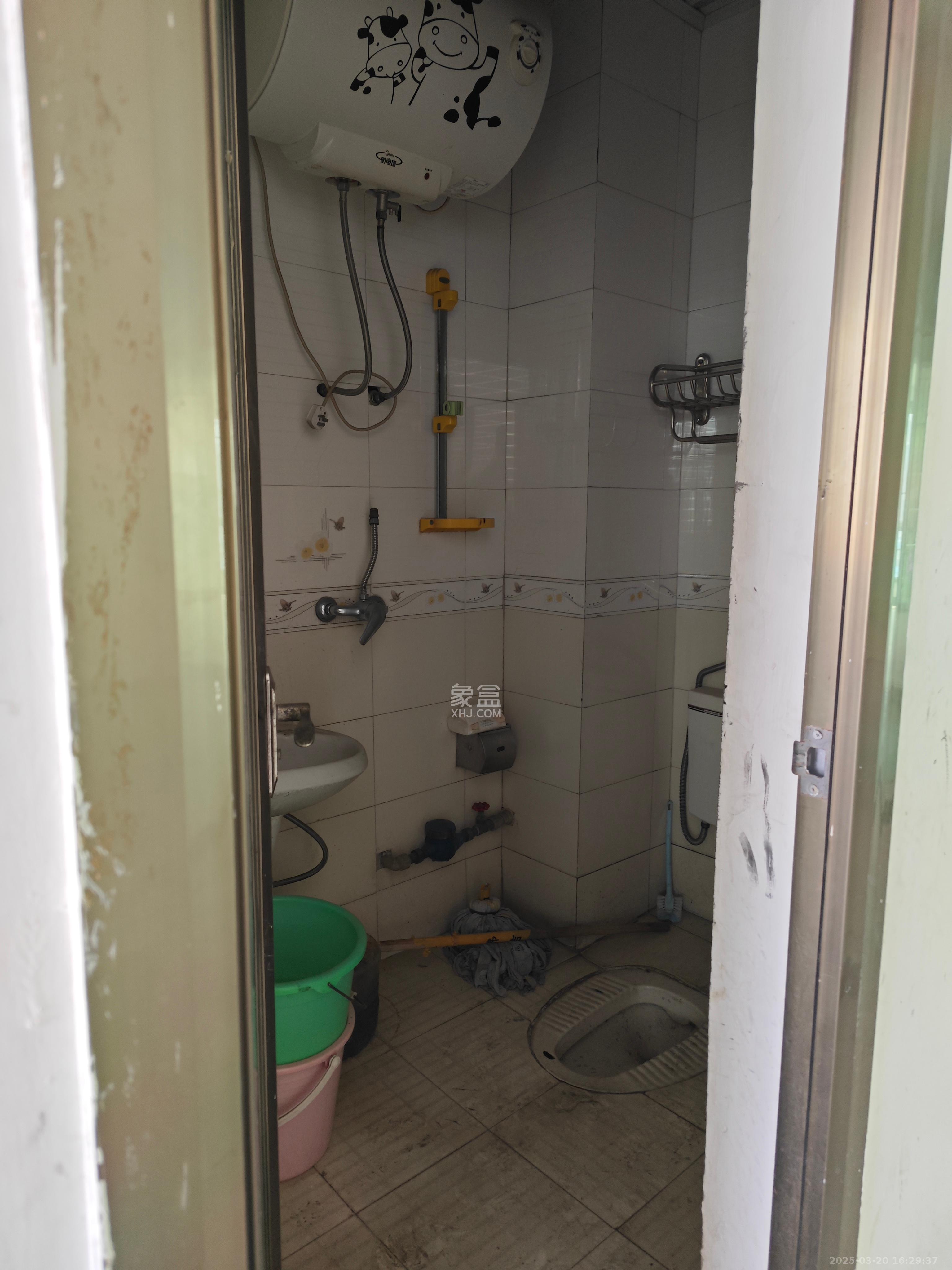 影珠山大厦 3室2厅1卫 2800.0元/月 影珠山大厦 3室2厅1卫 2800.0元/月室内图