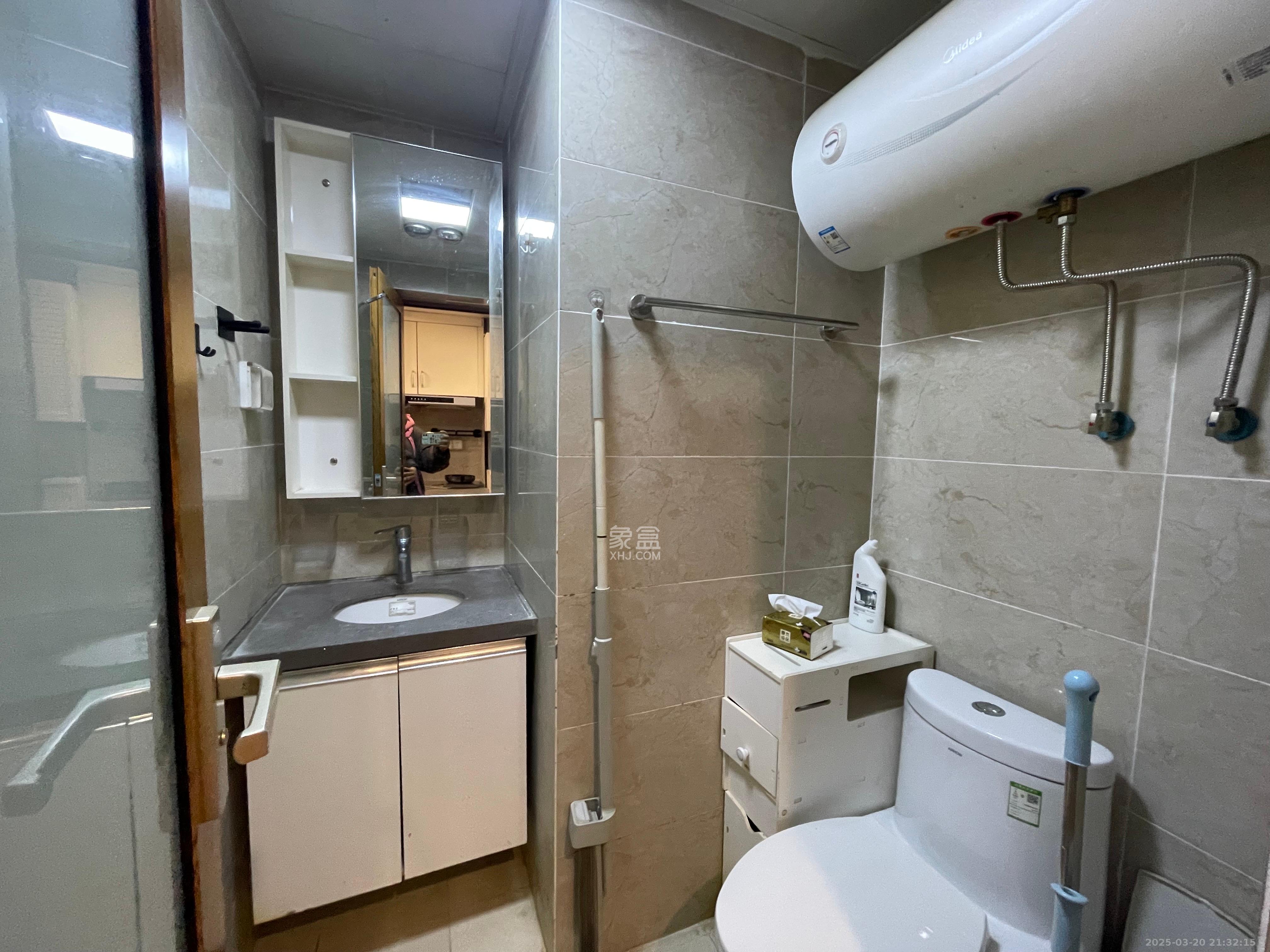 荣泰广场 1室0厅0卫 1600.0元/月 荣泰广场 1室0厅0卫 1600.0元/月室内图