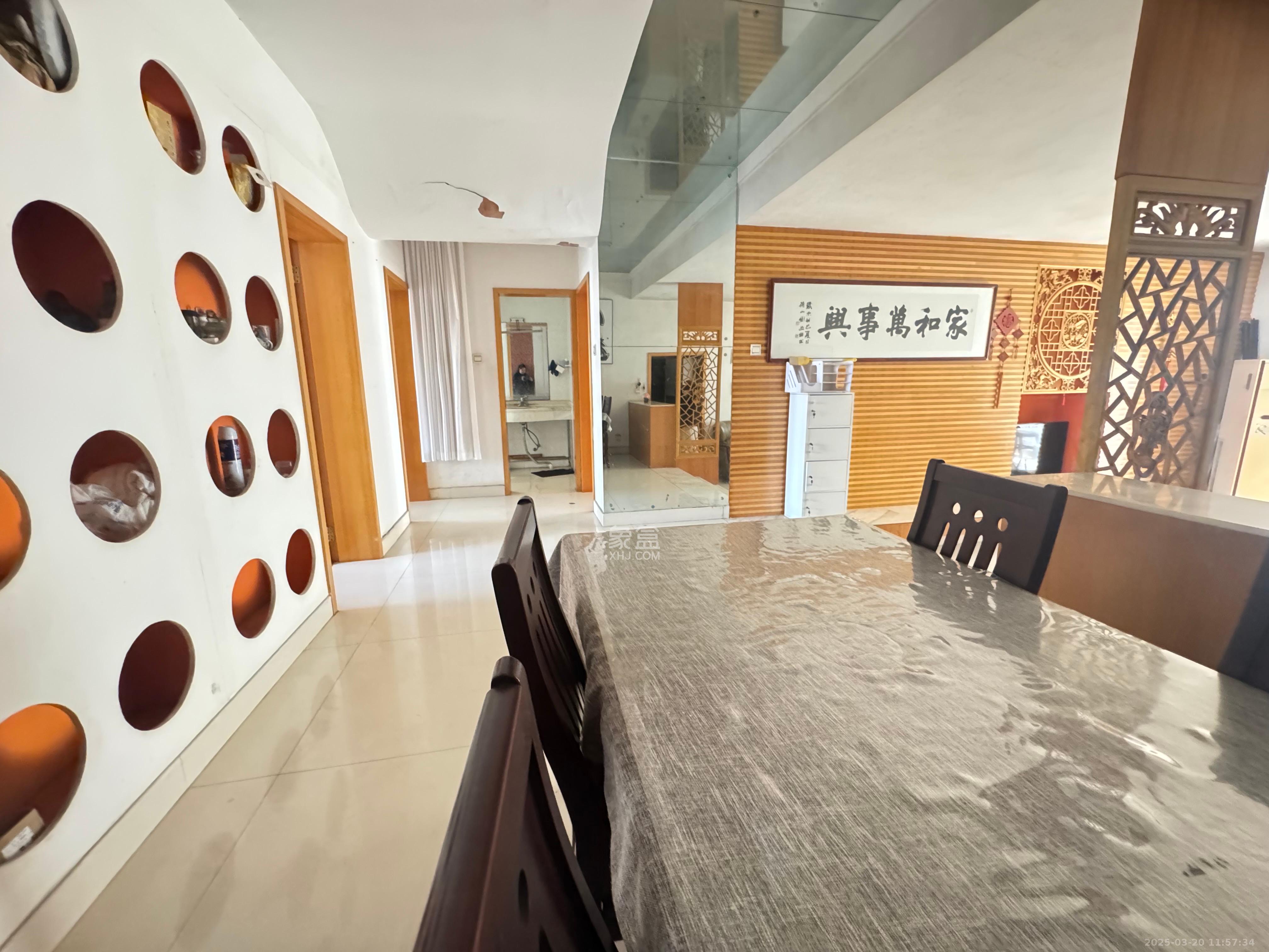 金信阳光在线  3室2厅2卫   2000.00元/月室内图