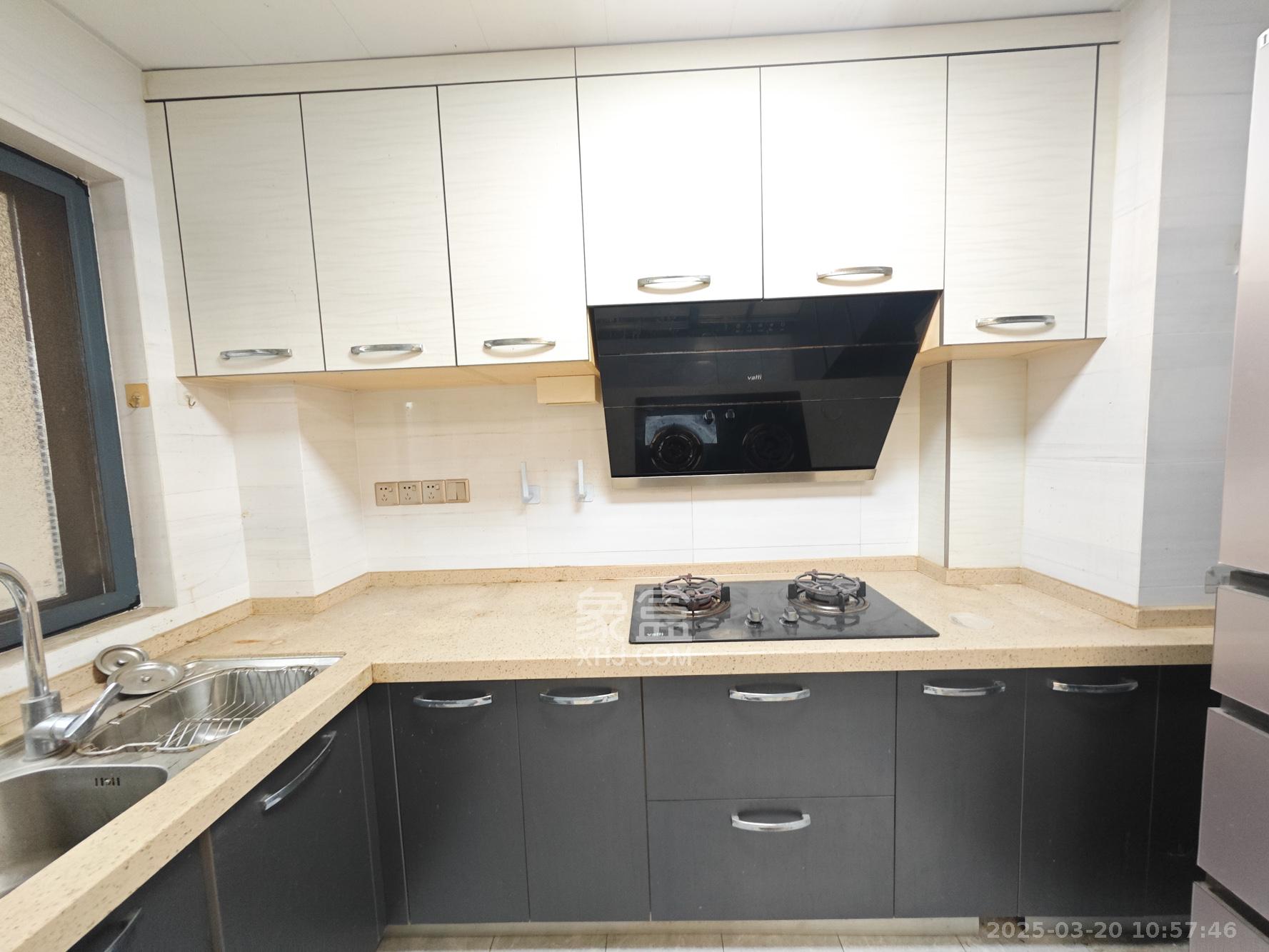 中建嘉和城  3室2厅2卫   2600.00元/月室内图