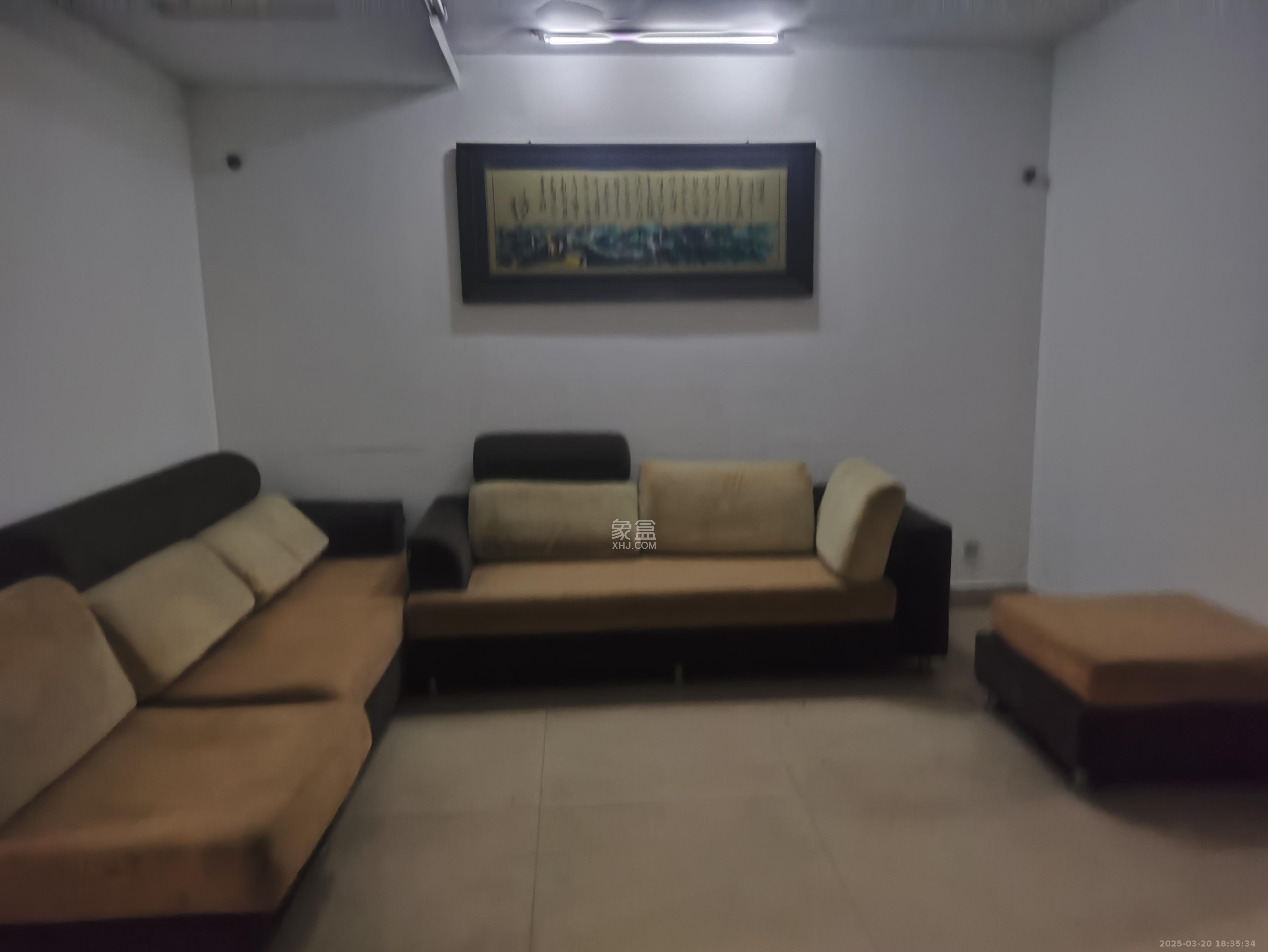 中南汽车世界  3室2厅1卫    1400.0元/月室内图