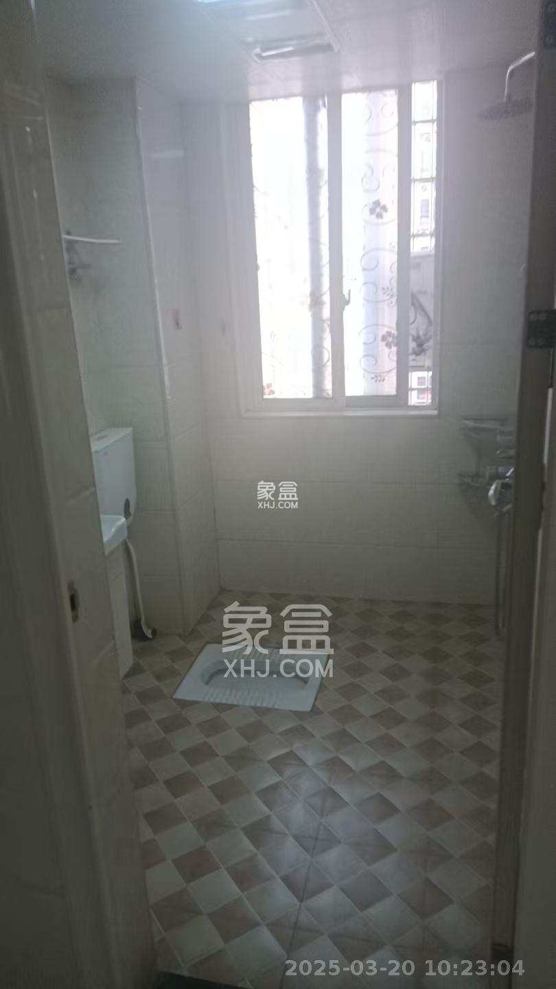 和润园一、二期  3室2厅1卫    2000.0元/月 和润园一、二期  3室2厅1卫    2000.0元/月室内图