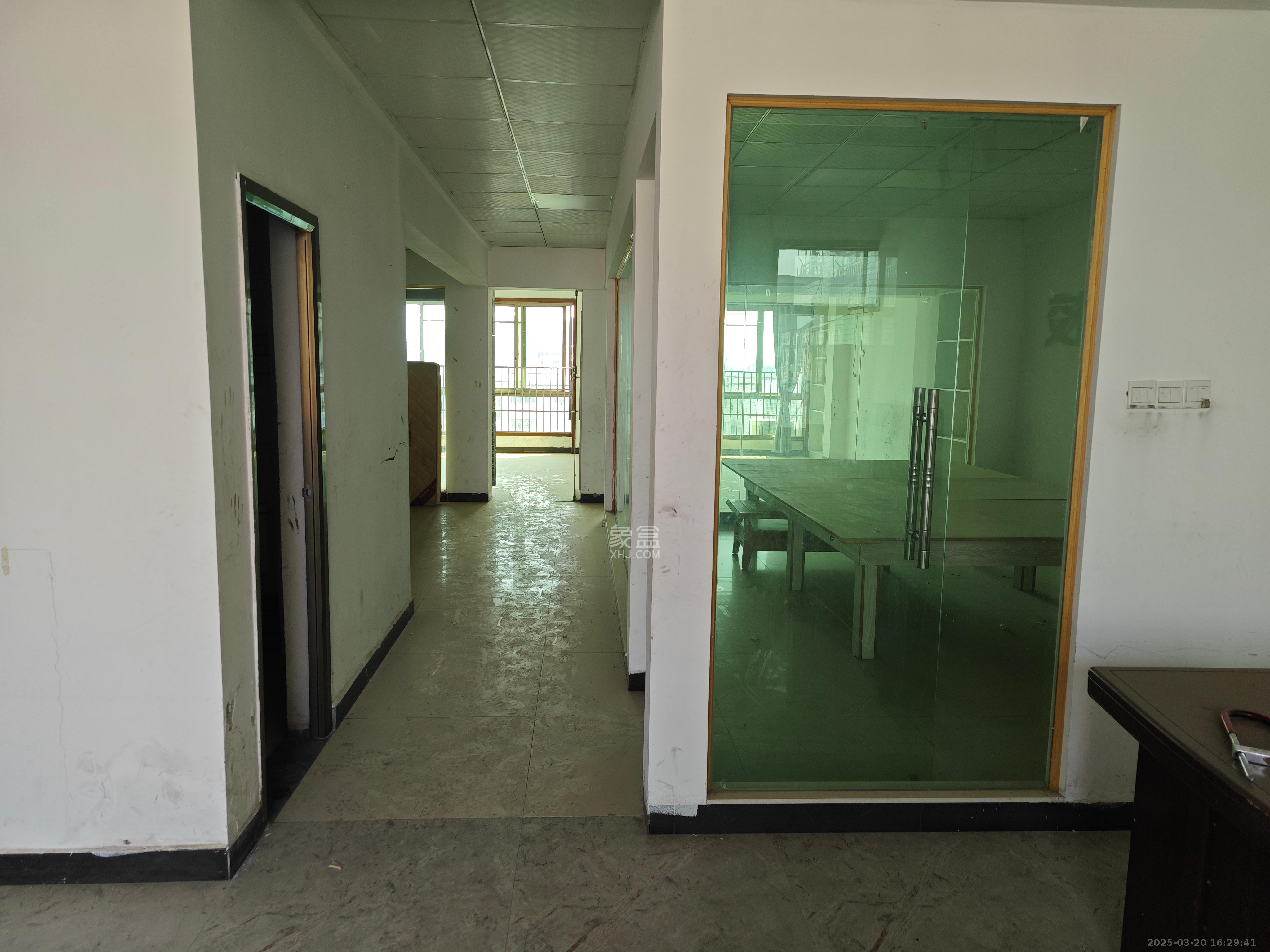 影珠山大厦 3室2厅1卫 2800.0元/月 影珠山大厦 3室2厅1卫 2800.0元/月室内图