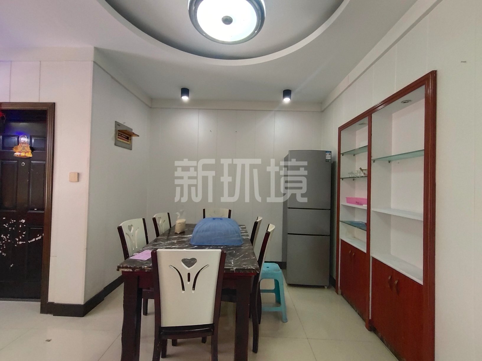 月亮湾一期 3室2厅2卫 1500.0元/月 月亮湾一期 3室2厅2卫 1500.0元/月室内图