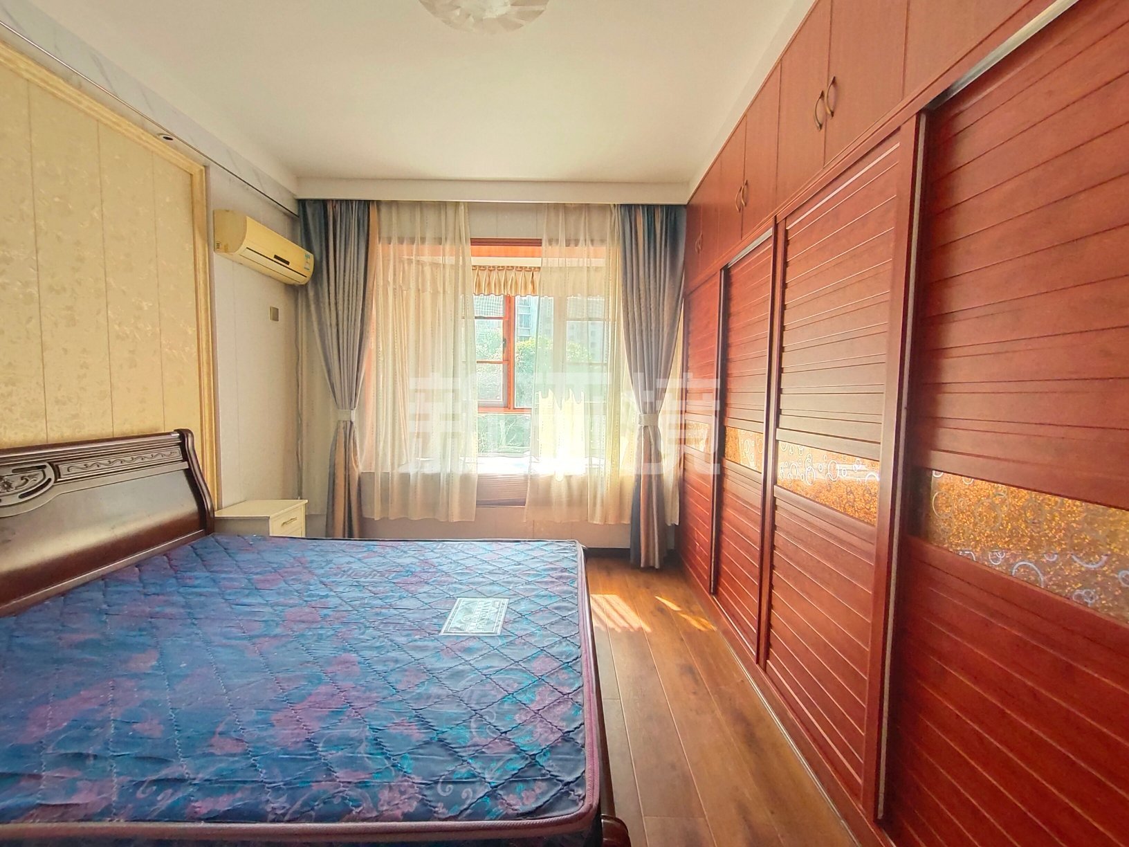 月亮湾一期 3室2厅2卫 1500.0元/月 月亮湾一期 3室2厅2卫 1500.0元/月室内图