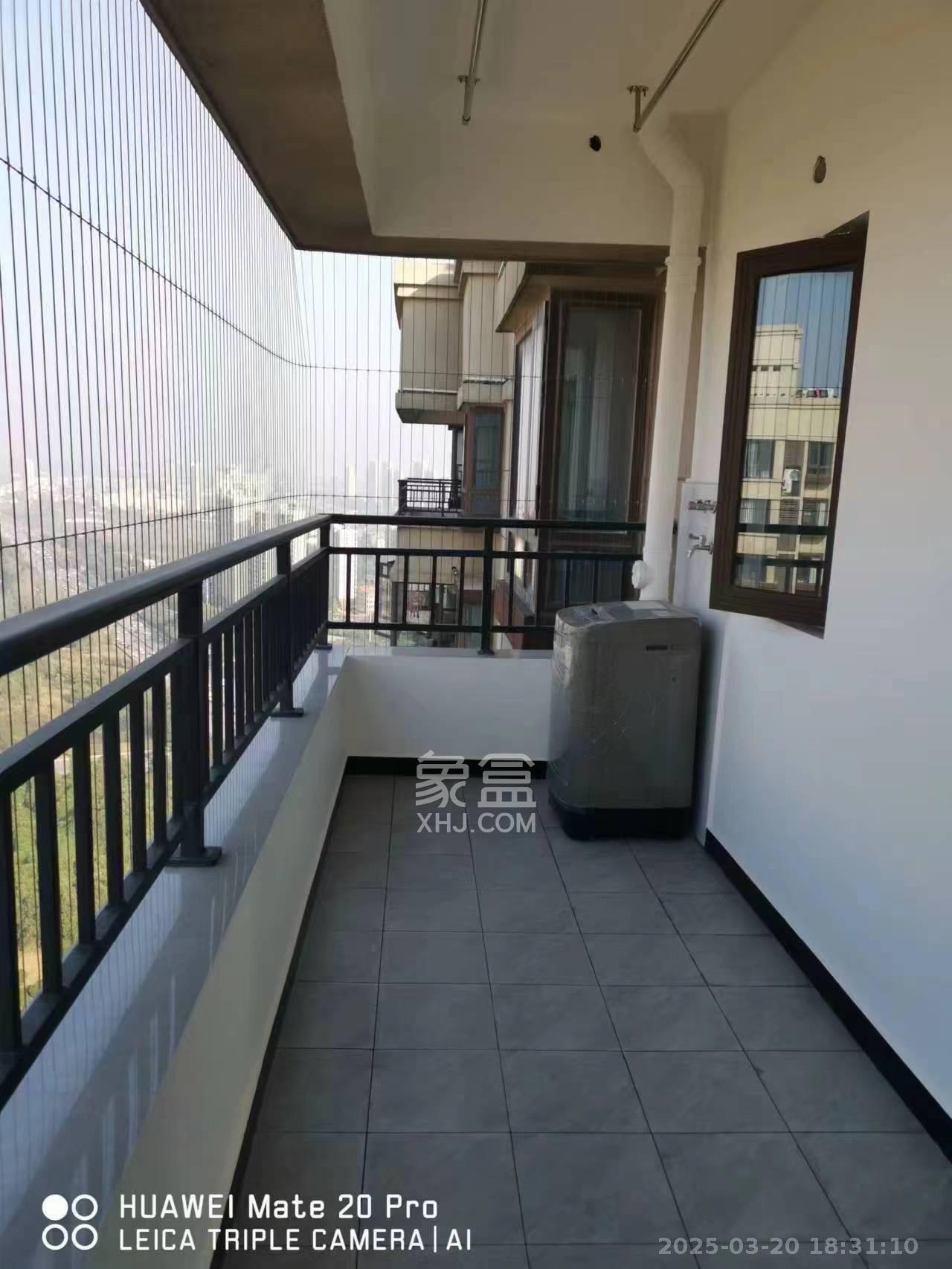 山语城三期 3室2厅2卫 2400.0元/月 山语城三期 3室2厅2卫 2400.0元/月室内图