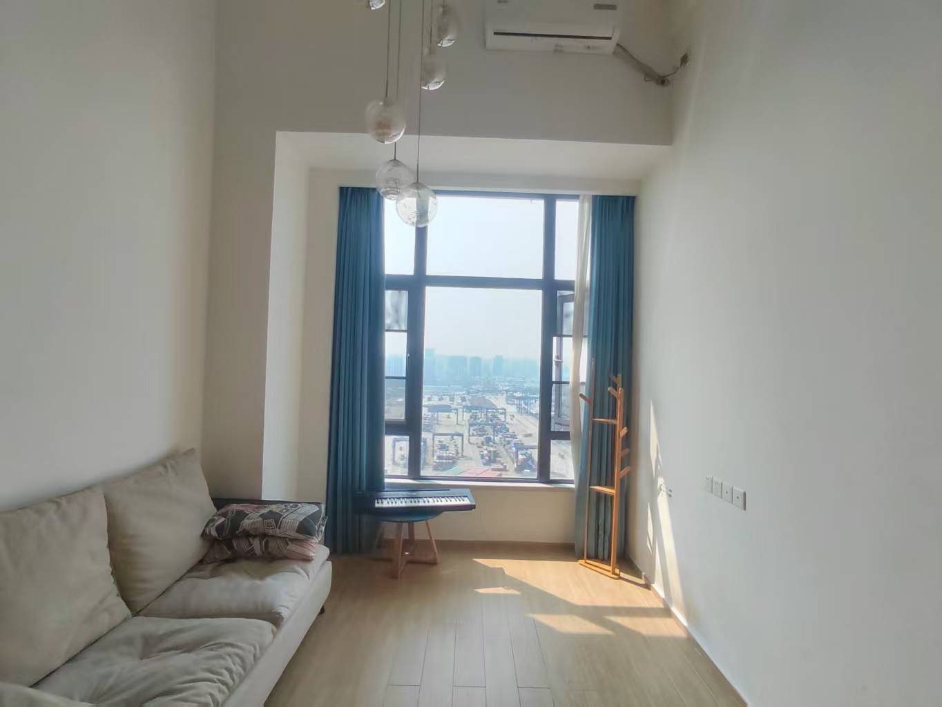 保利中央海岸三期熙园  1室1厅1卫    2100.0元/月 保利中央海岸三期熙园  1室1厅1卫    2100.0元/月室内图