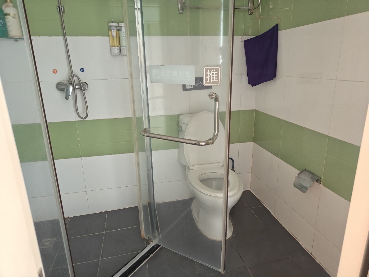 香港城 1室1厅1卫 39.0万 香港城 1室1厅1卫 39.0万客厅