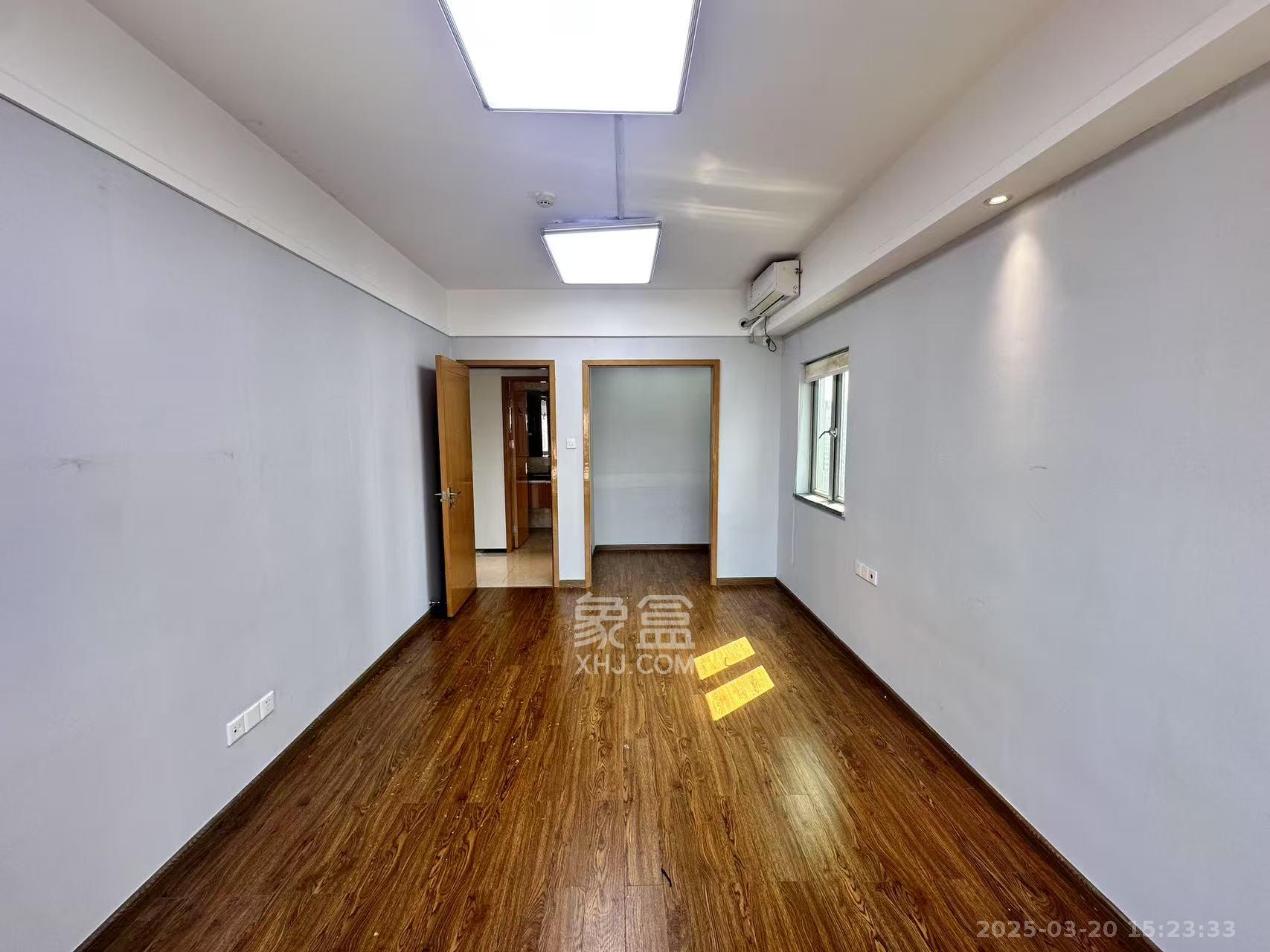 德思勤城市广场(宝格丽公寓) 1室1厅1卫 3800.0元/月 德思勤城市广场(宝格丽公寓) 1室1厅1卫 3800.0元/月室内图