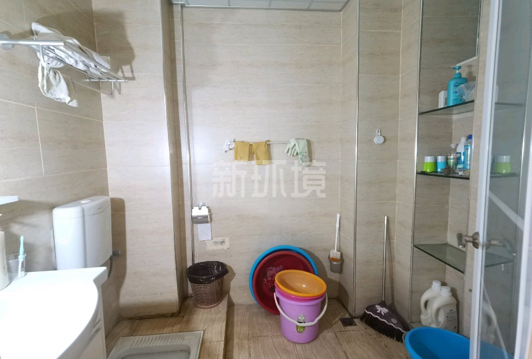 明鑫澧水湾 4室2厅2卫 68.00万 明鑫澧水湾 4室2厅2卫 68.00万客厅