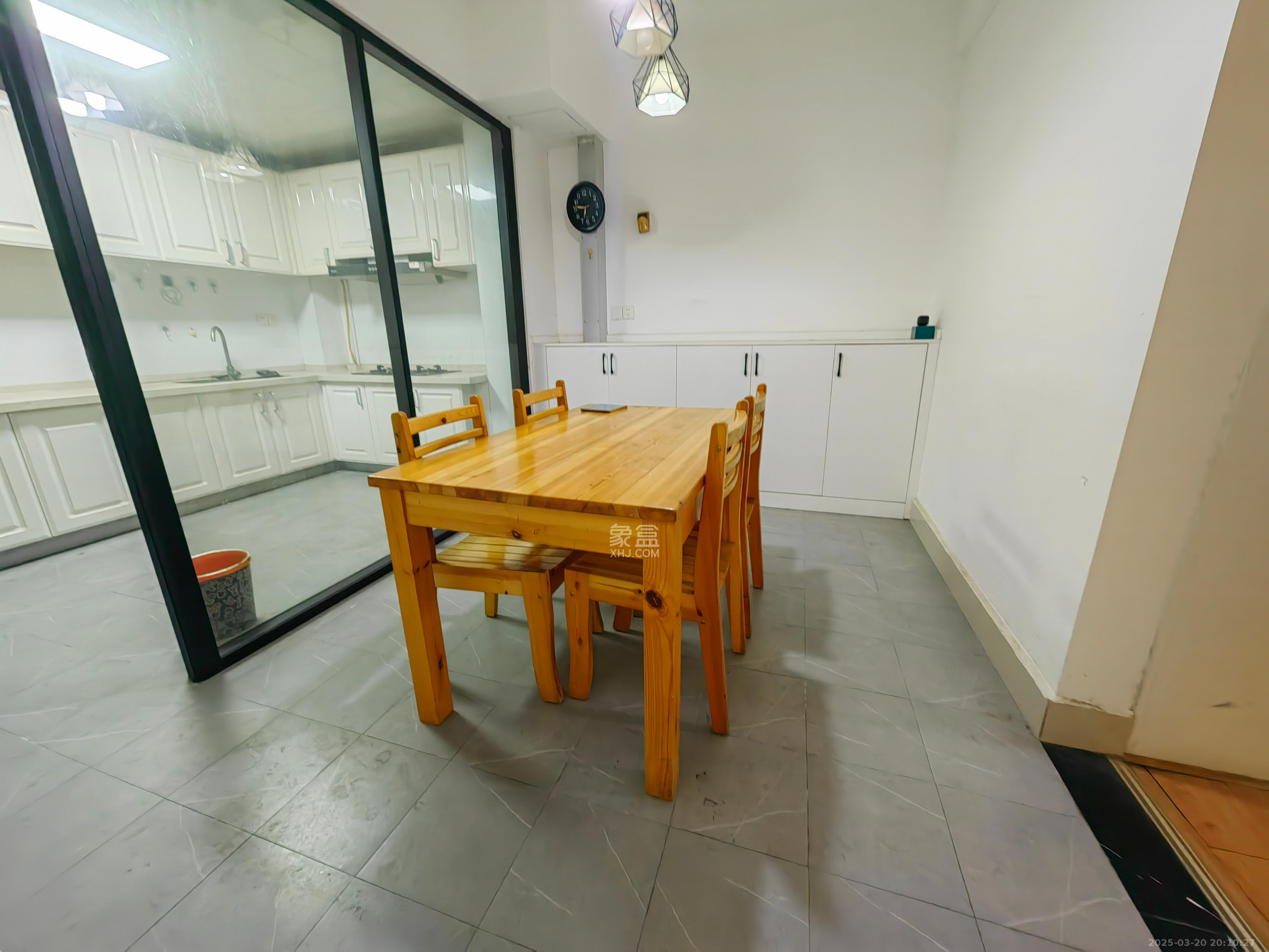 天健芙蓉盛世一期  3室2厅2卫    3100.0元/月 天健芙蓉盛世一期  3室2厅2卫    3100.0元/月室内图