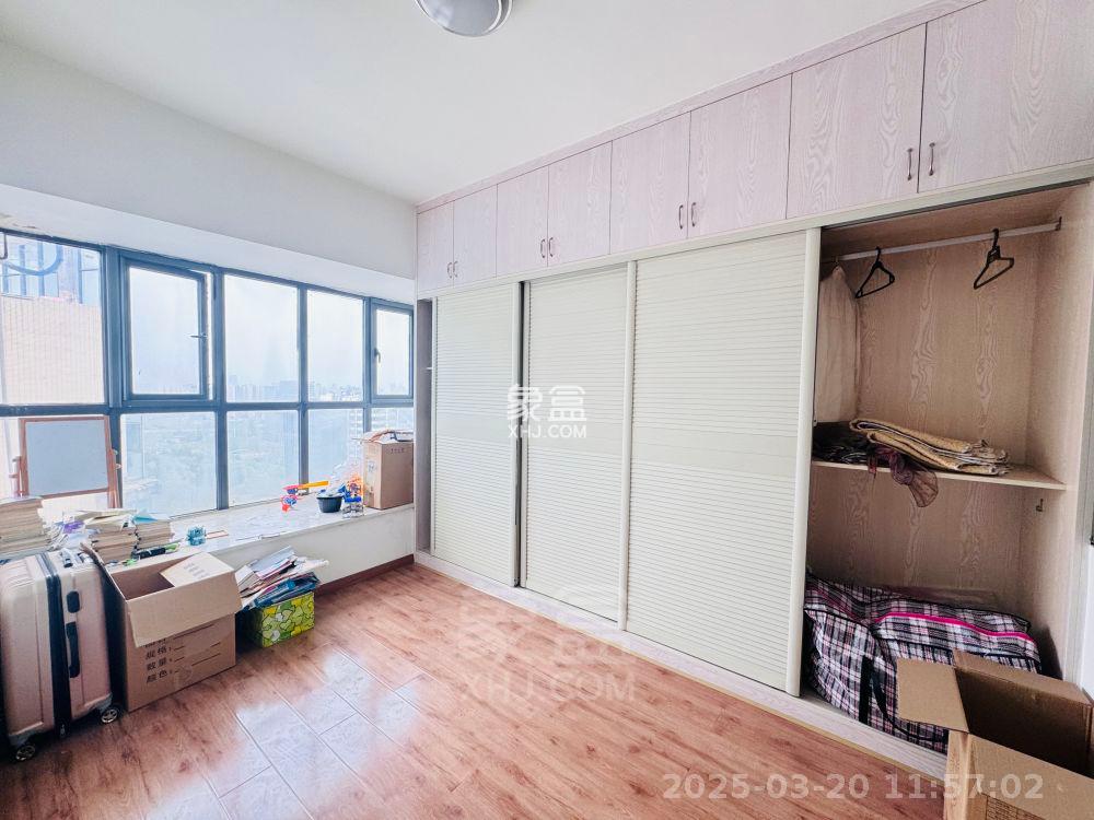 美的城一期 3室2厅1卫 1600.0元/月 美的城一期 3室2厅1卫 1600.0元/月室内图