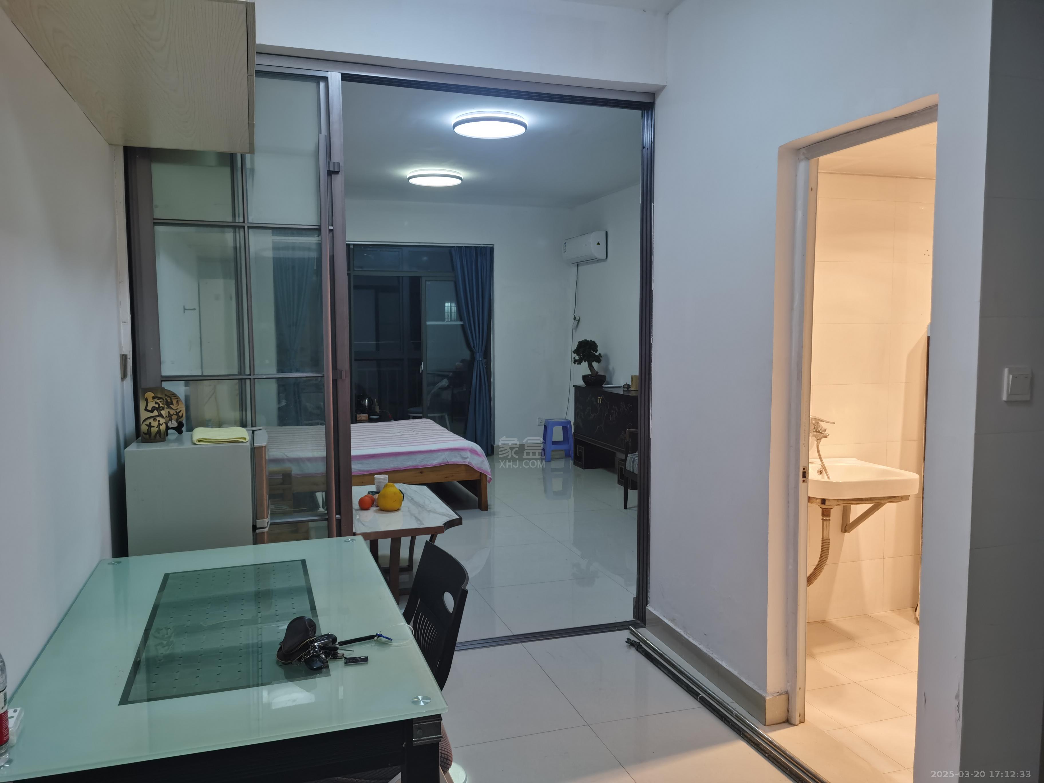 近水楼台 1室1厅1卫 1200.00元/月 近水楼台 1室1厅1卫 1200.00元/月室内图