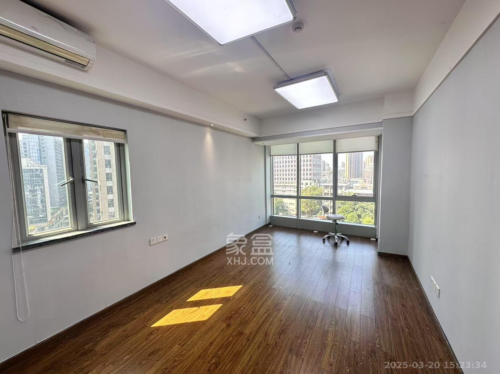 德思勤城市广场(宝格丽公寓) 1室1厅1卫 3800.0元/月 德思勤城市广场(宝格丽公寓) 1室1厅1卫 3800.0元/月室内图