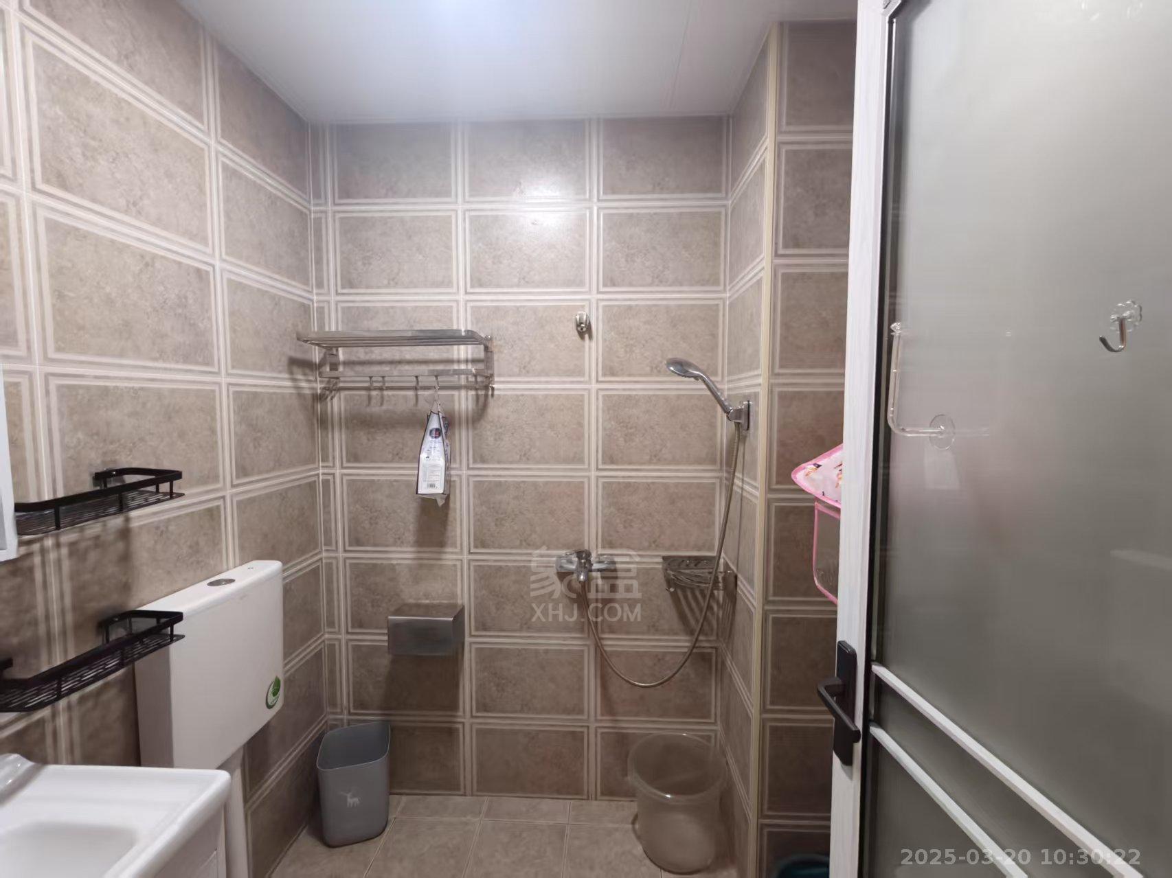 尚格广场 2室2厅1卫 2100.0元/月 尚格广场 2室2厅1卫 2100.0元/月室内图