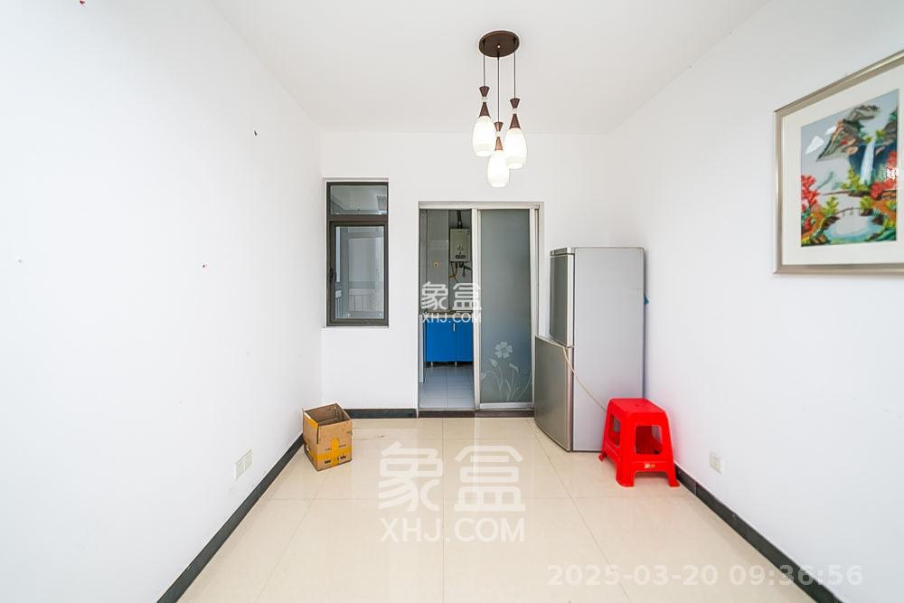 钱隆樽品(一、二、三期)  3室2厅1卫   2500.00元/月室内图