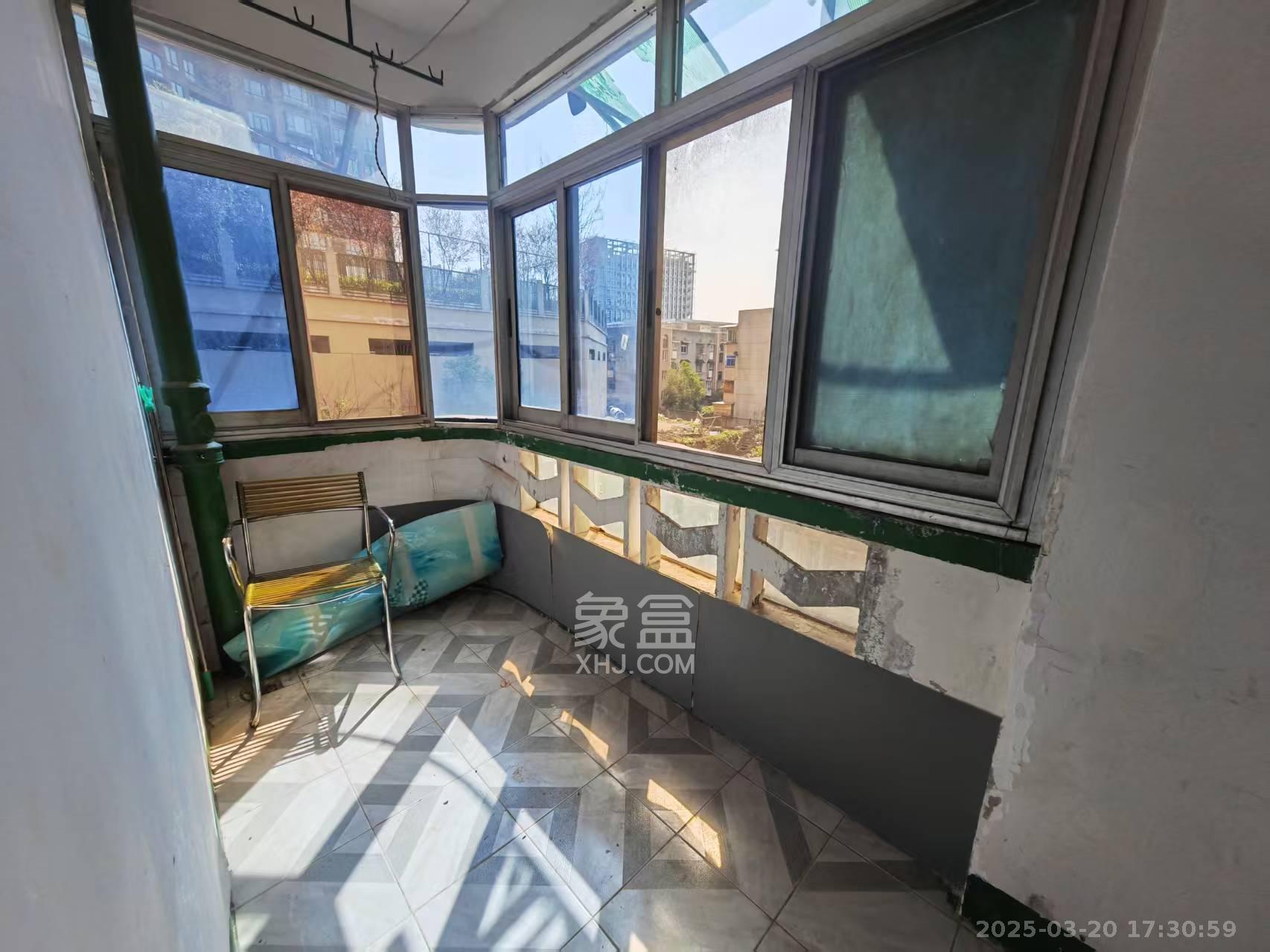 长坡社区 2室2厅1卫 1300.0元/月 长坡社区 2室2厅1卫 1300.0元/月室内图