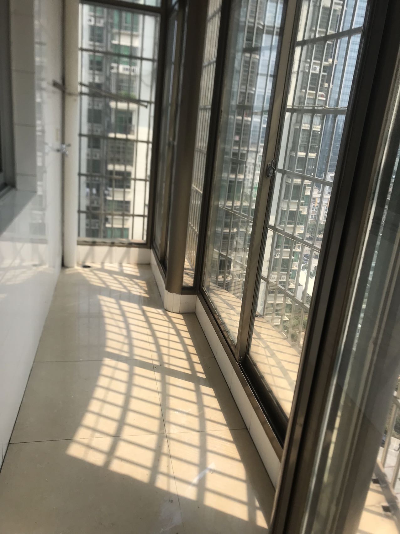 逸海楼  3室2厅2卫   158.00万阳台