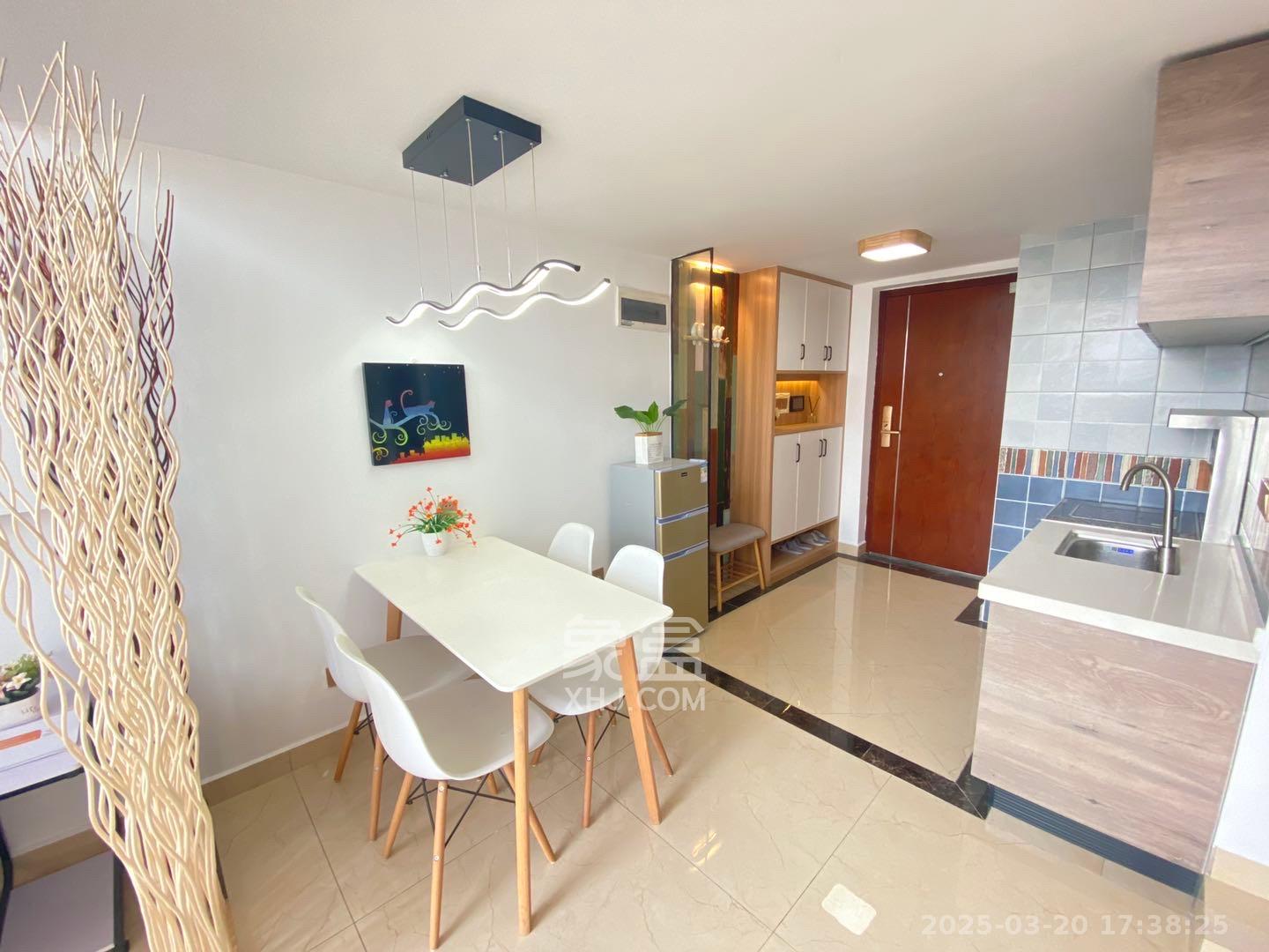 达美溪湖湾 1室2厅1卫 4200.0元/月 达美溪湖湾 1室2厅1卫 4200.0元/月室内图