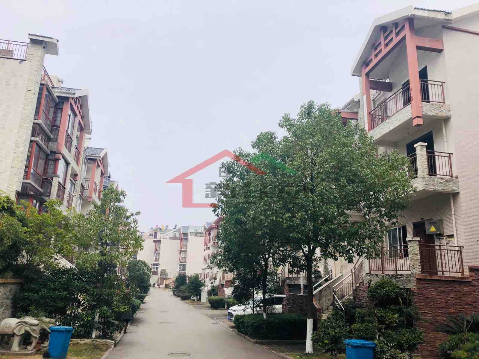 半山丽墅  5室2厅2卫   195.00万室内图
