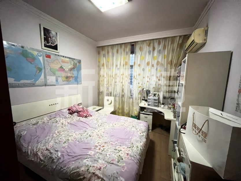 金丰花园2号园 3室2厅2卫 58.00万 金丰花园2号园 3室2厅2卫 58.00万客厅