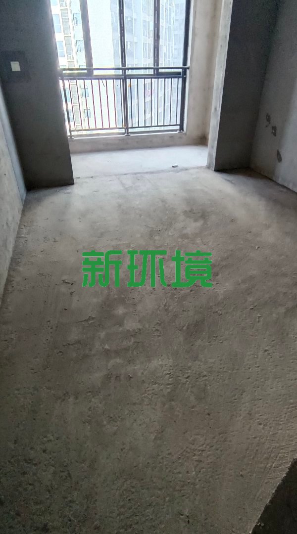 南门口安置小区  4室2厅2卫   100.00万客厅