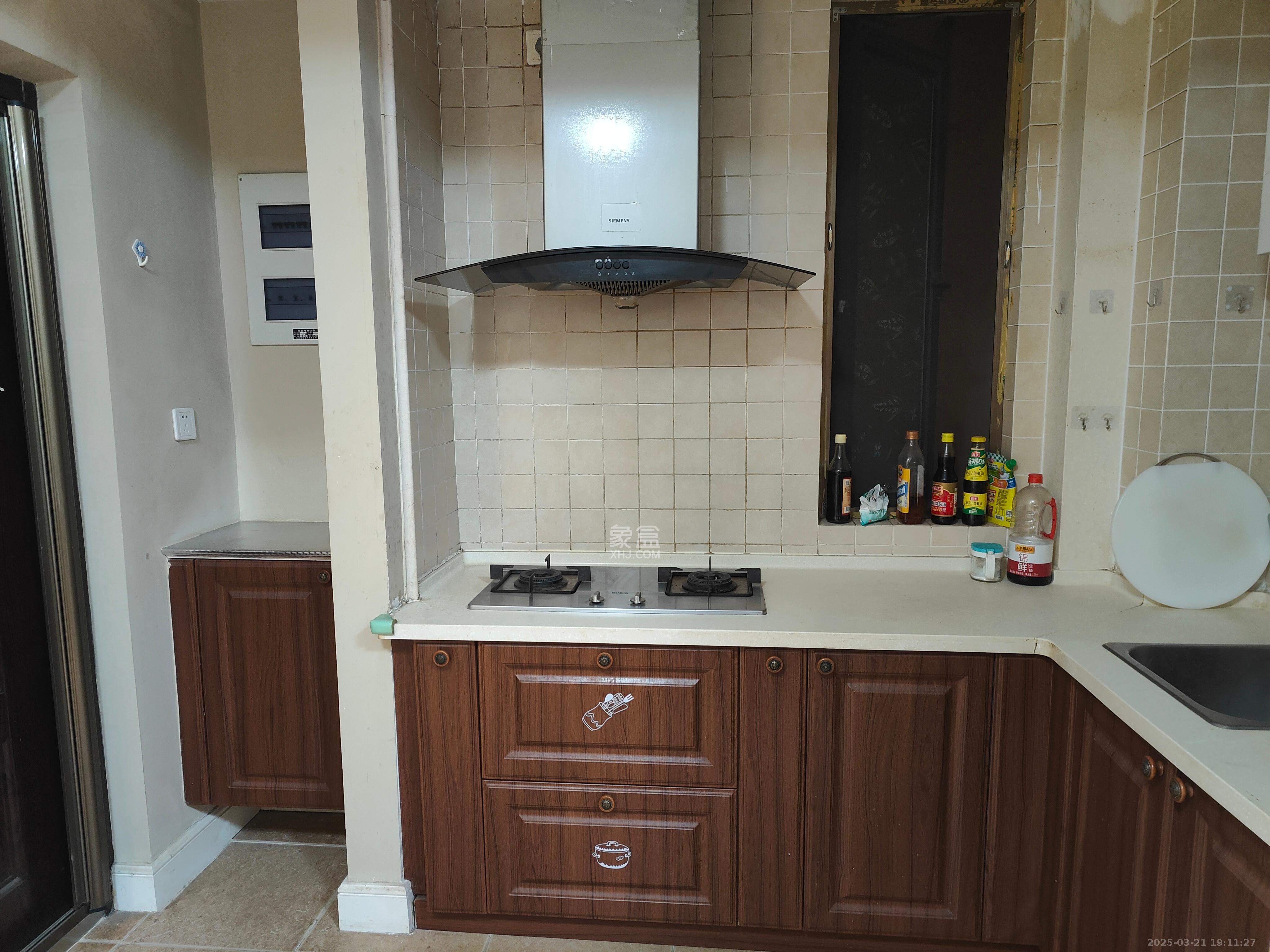 保利城(中航城国际社区、郡原美村) 1室1厅1卫 1300.0元/月 保利城(中航城国际社区、郡原美村) 1室1厅1卫 1300.0元/月室内图