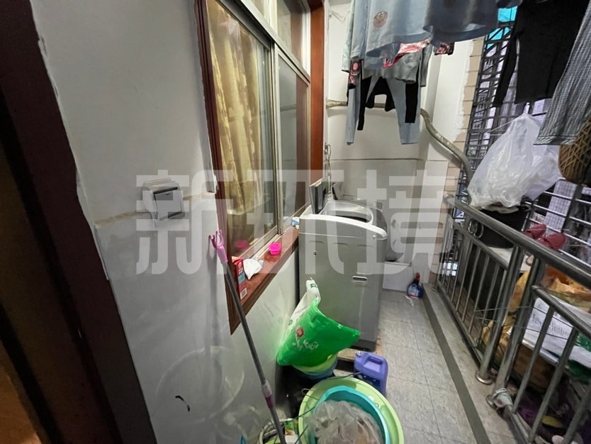 金丰花园2号园 3室2厅2卫 58.00万 金丰花园2号园 3室2厅2卫 58.00万客厅