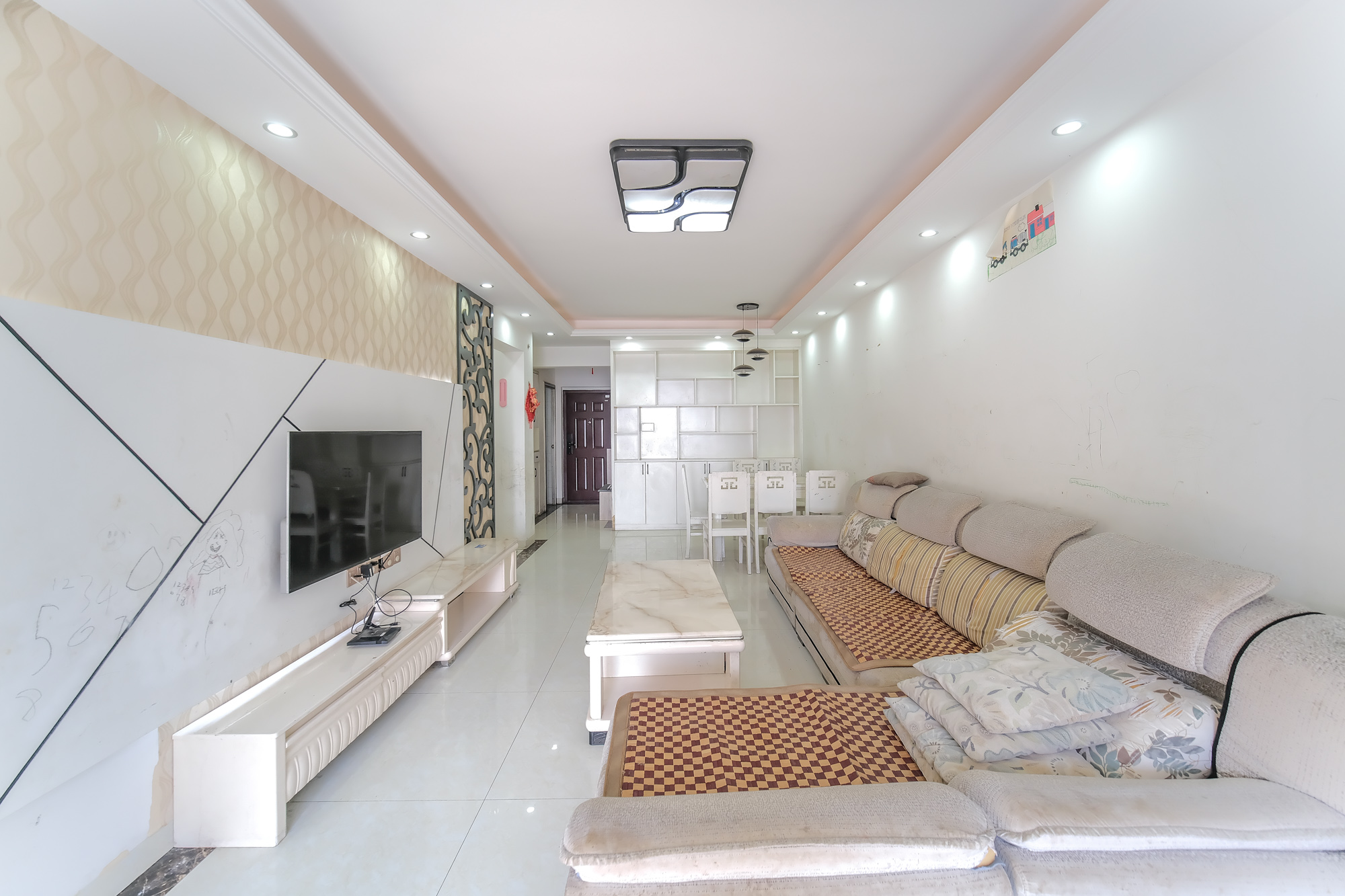 保利香槟国际  3室2厅1卫    68.0万 保利香槟国际  3室2厅1卫    68.0万客厅