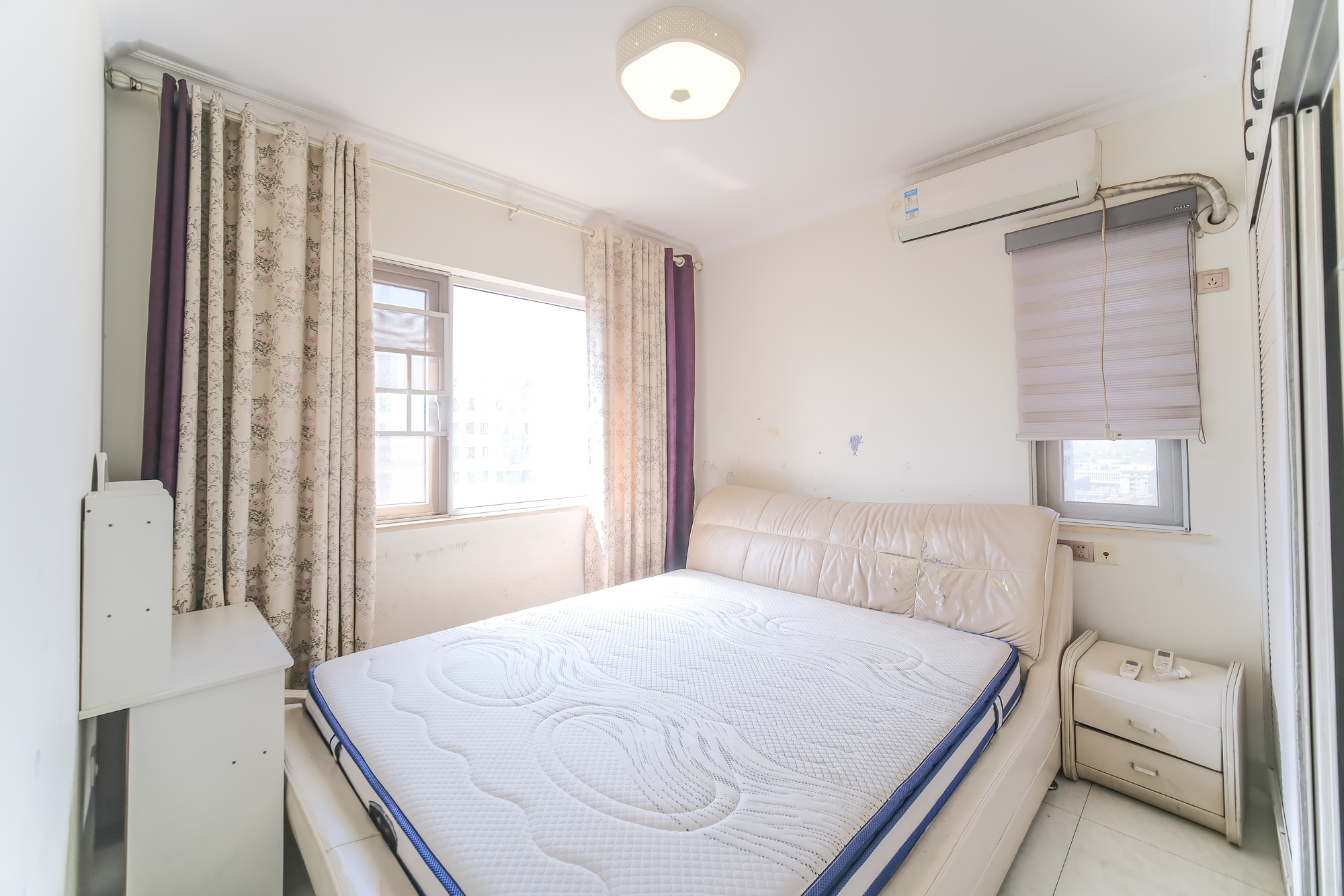 保利香槟国际  3室2厅1卫    68.0万 保利香槟国际  3室2厅1卫    68.0万卧室