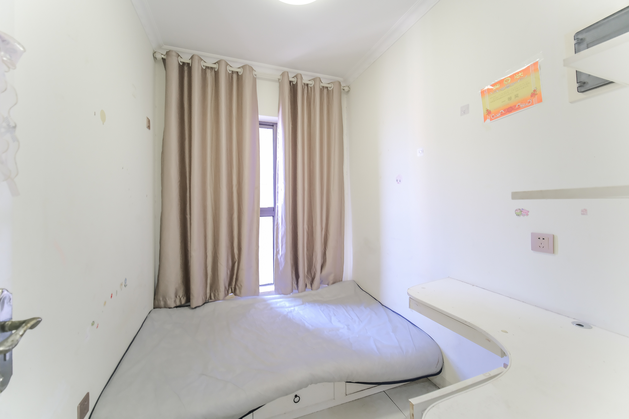 保利香槟国际  3室2厅1卫    68.0万 保利香槟国际  3室2厅1卫    68.0万卧室