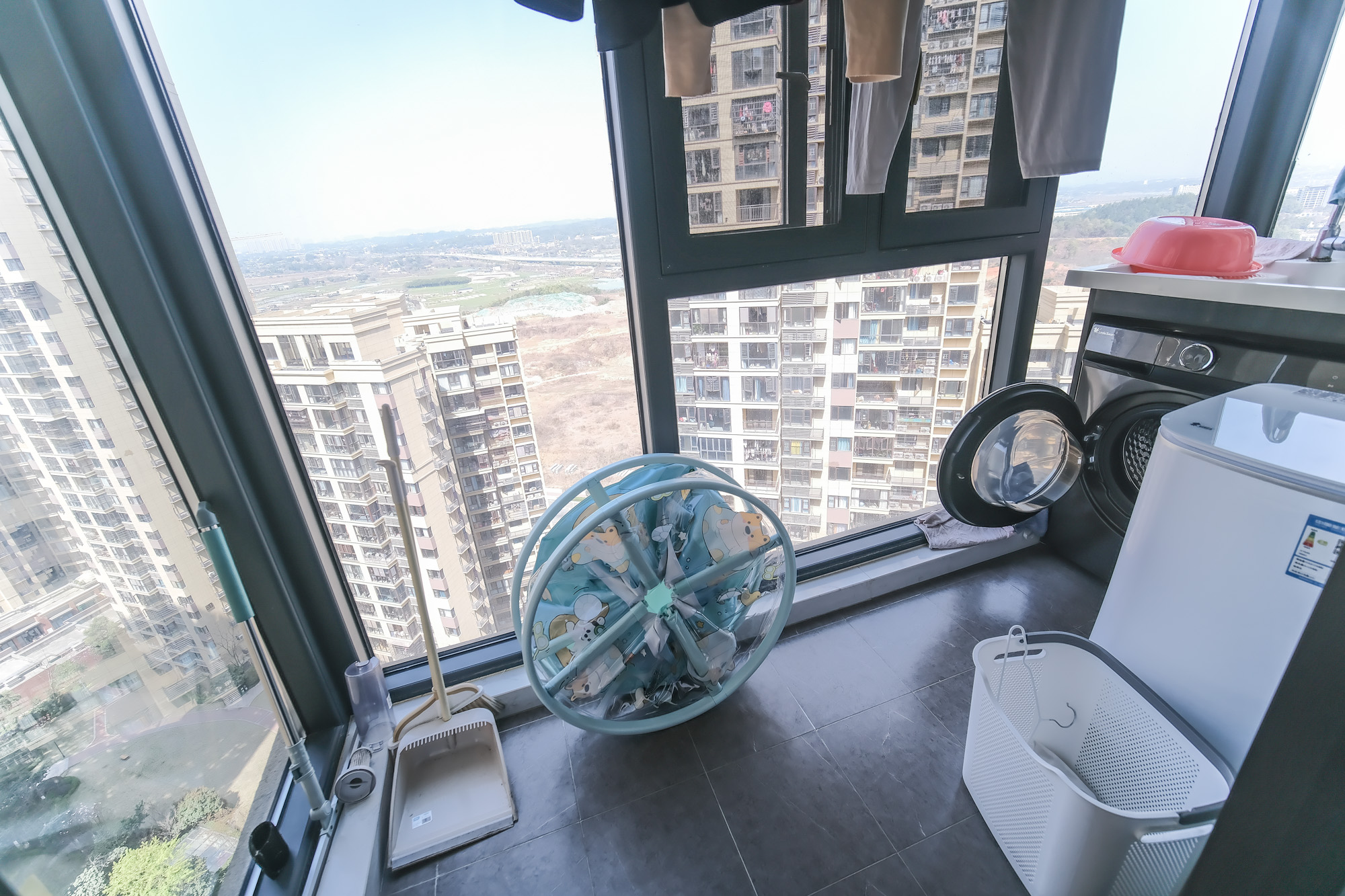 保利香槟国际 4室2厅2卫 130.0万 保利香槟国际 4室2厅2卫 130.0万阳台