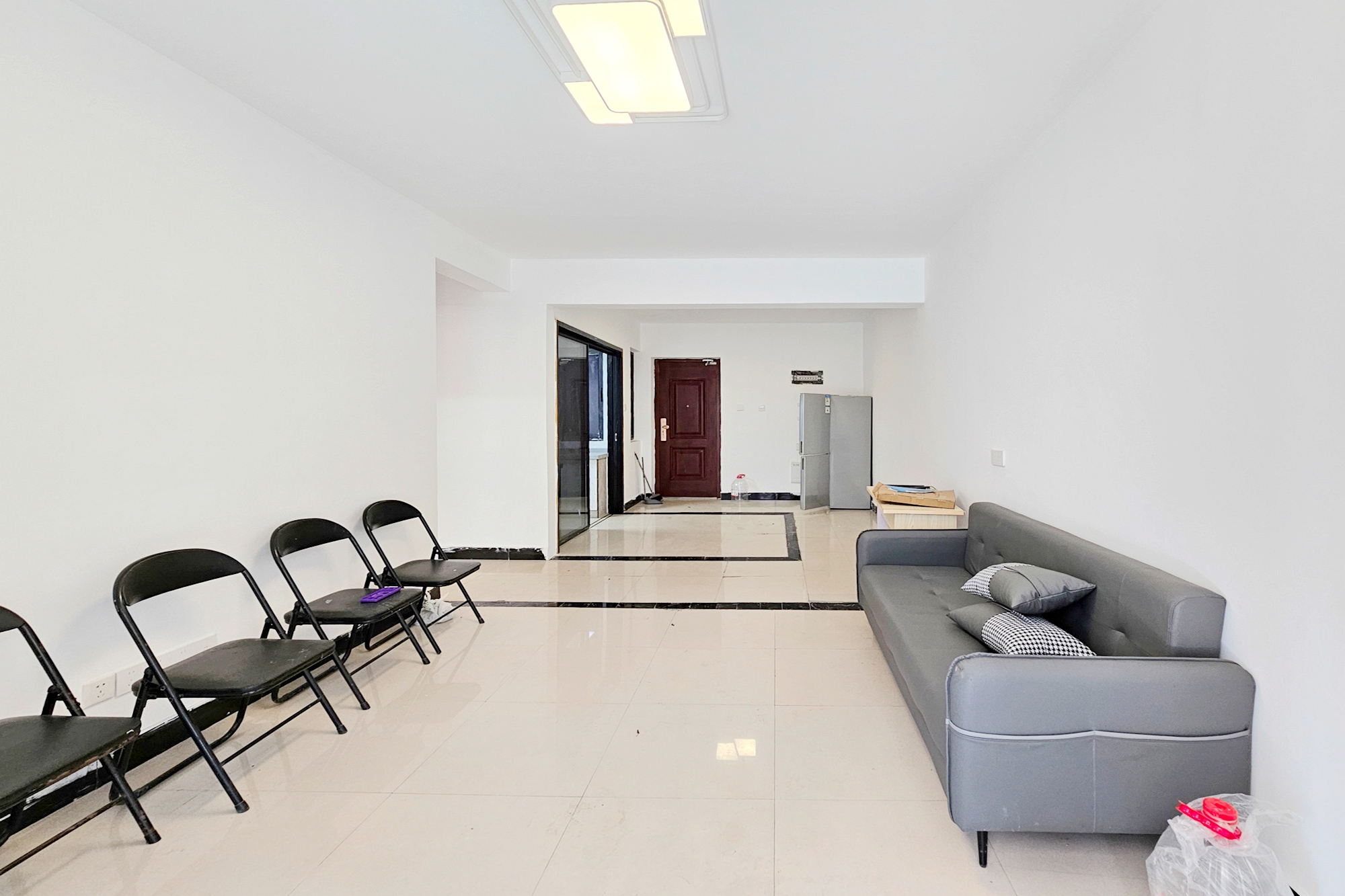 明昇壹城(明昇时代广场)一期  3室2厅1卫    105.0万 明昇壹城(明昇时代广场)一期  3室2厅1卫    105.0万客厅