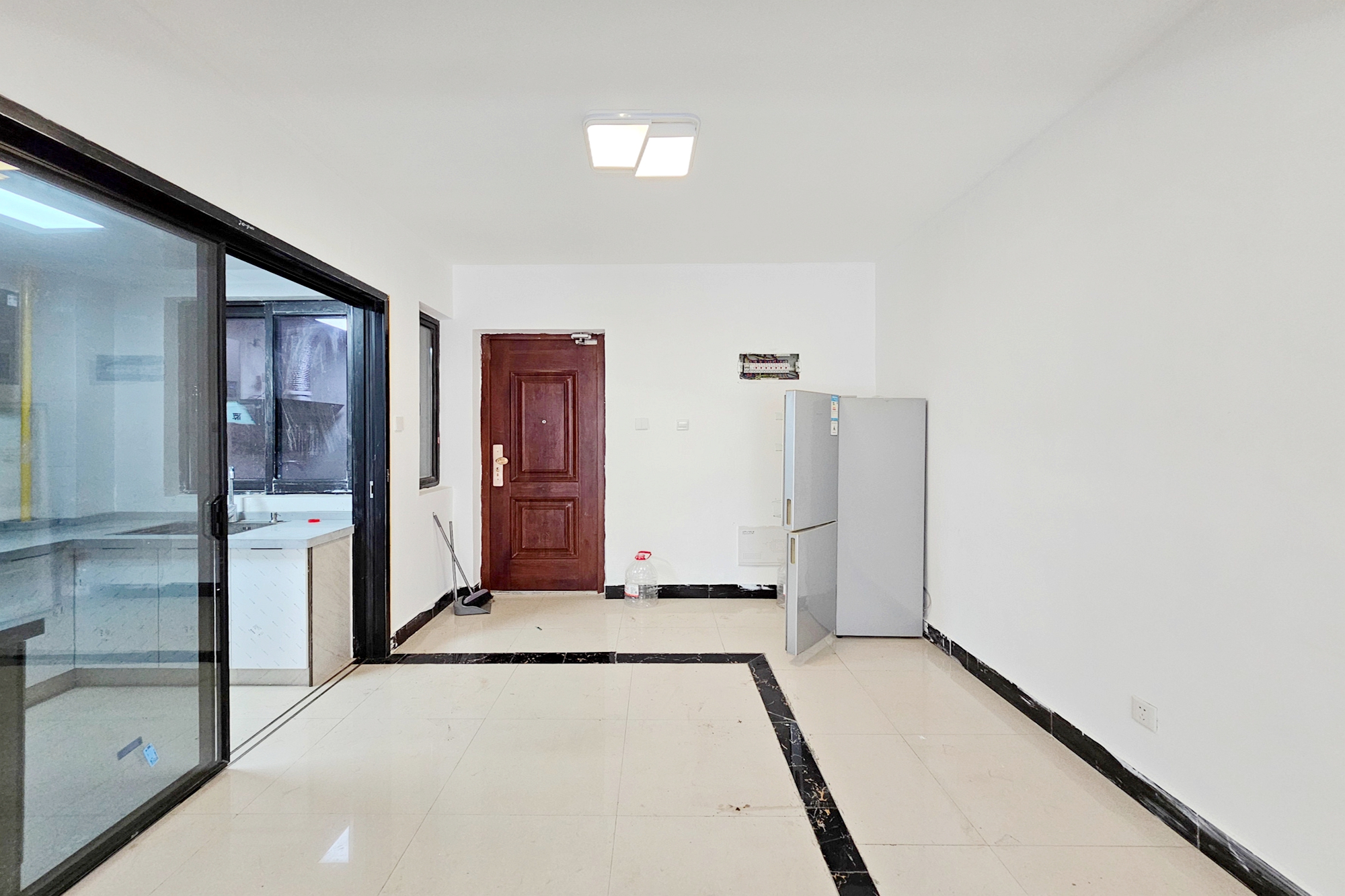 明昇壹城(明昇时代广场)一期  3室2厅1卫    105.0万 明昇壹城(明昇时代广场)一期  3室2厅1卫    105.0万客厅