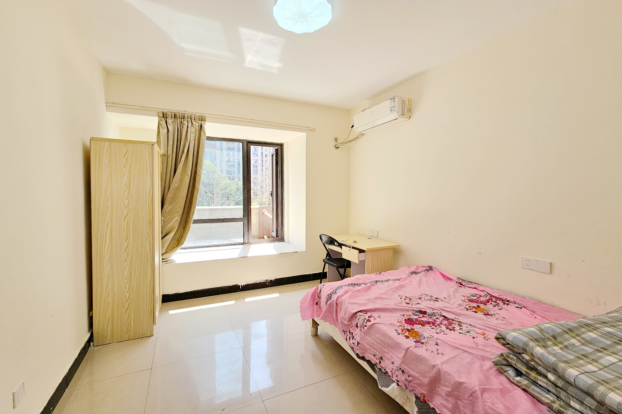 明昇壹城(明昇时代广场)一期  3室2厅1卫    105.0万 明昇壹城(明昇时代广场)一期  3室2厅1卫    105.0万卧室