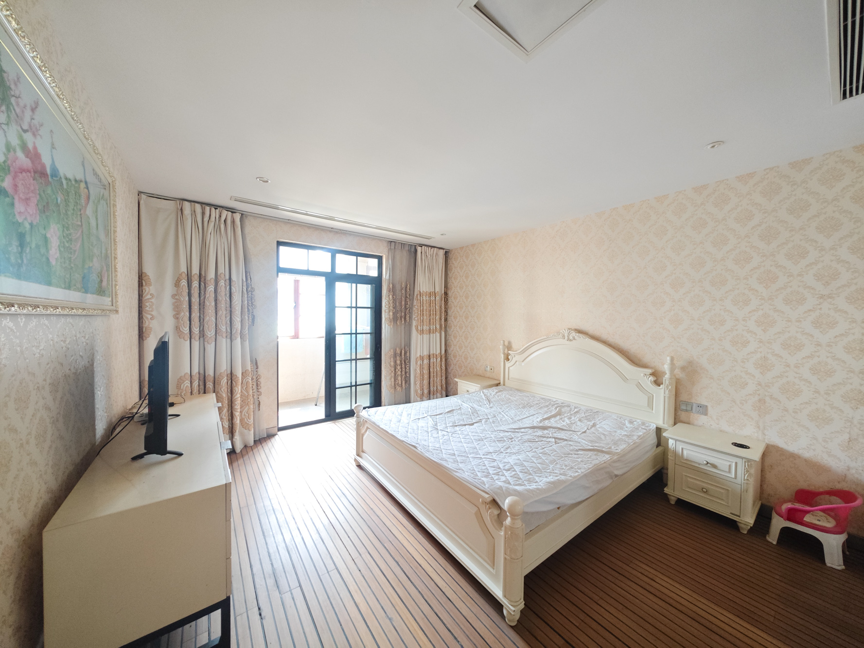 保利城（中航城国际社区、郡原美村）  5室2厅2卫   268.00万卧室