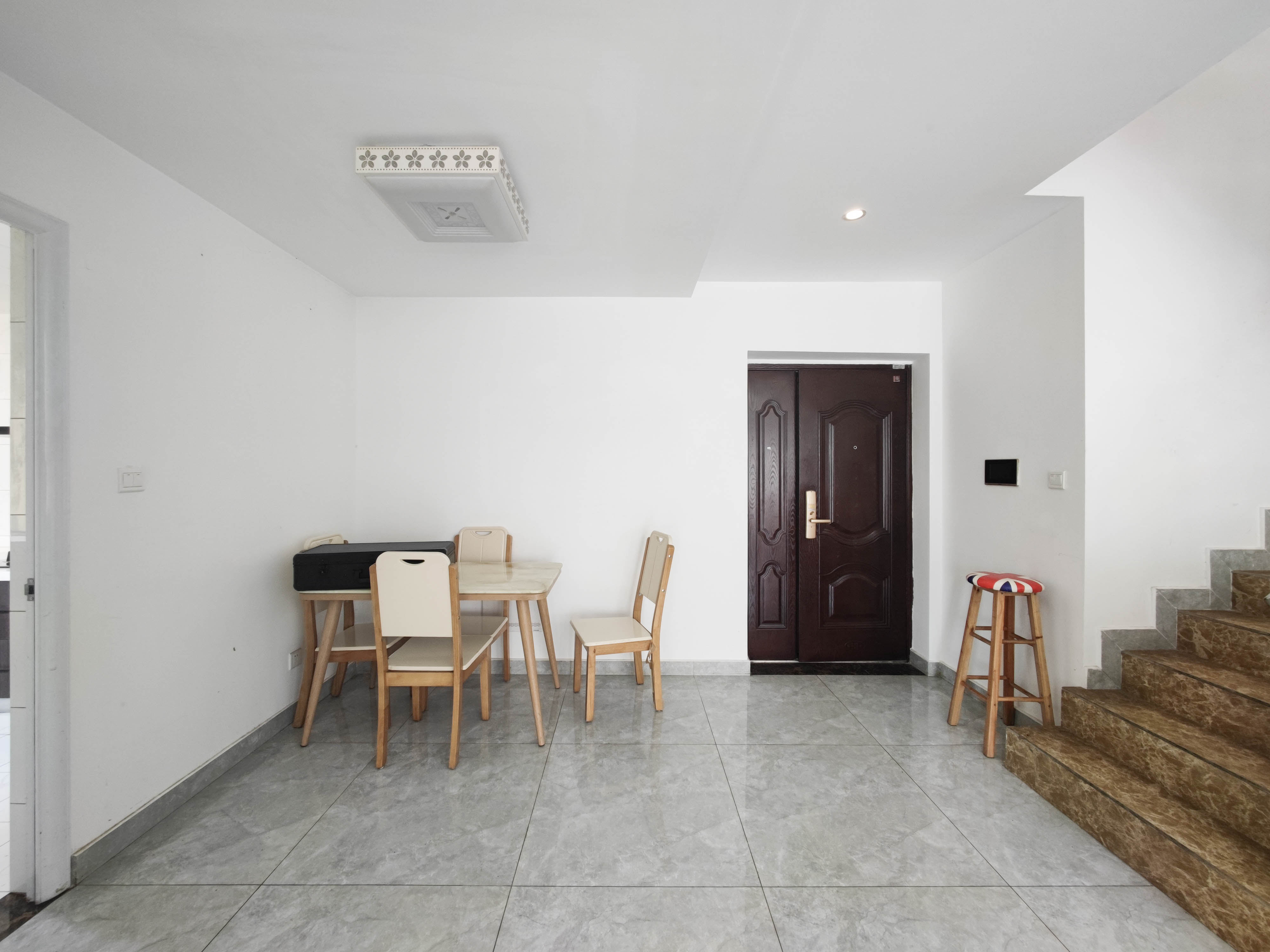 五矿万境水岸五期(五矿万境水岸文苑) 4室2厅2卫 155.0万 五矿万境水岸五期(五矿万境水岸文苑) 4室2厅2卫 155.0万其他