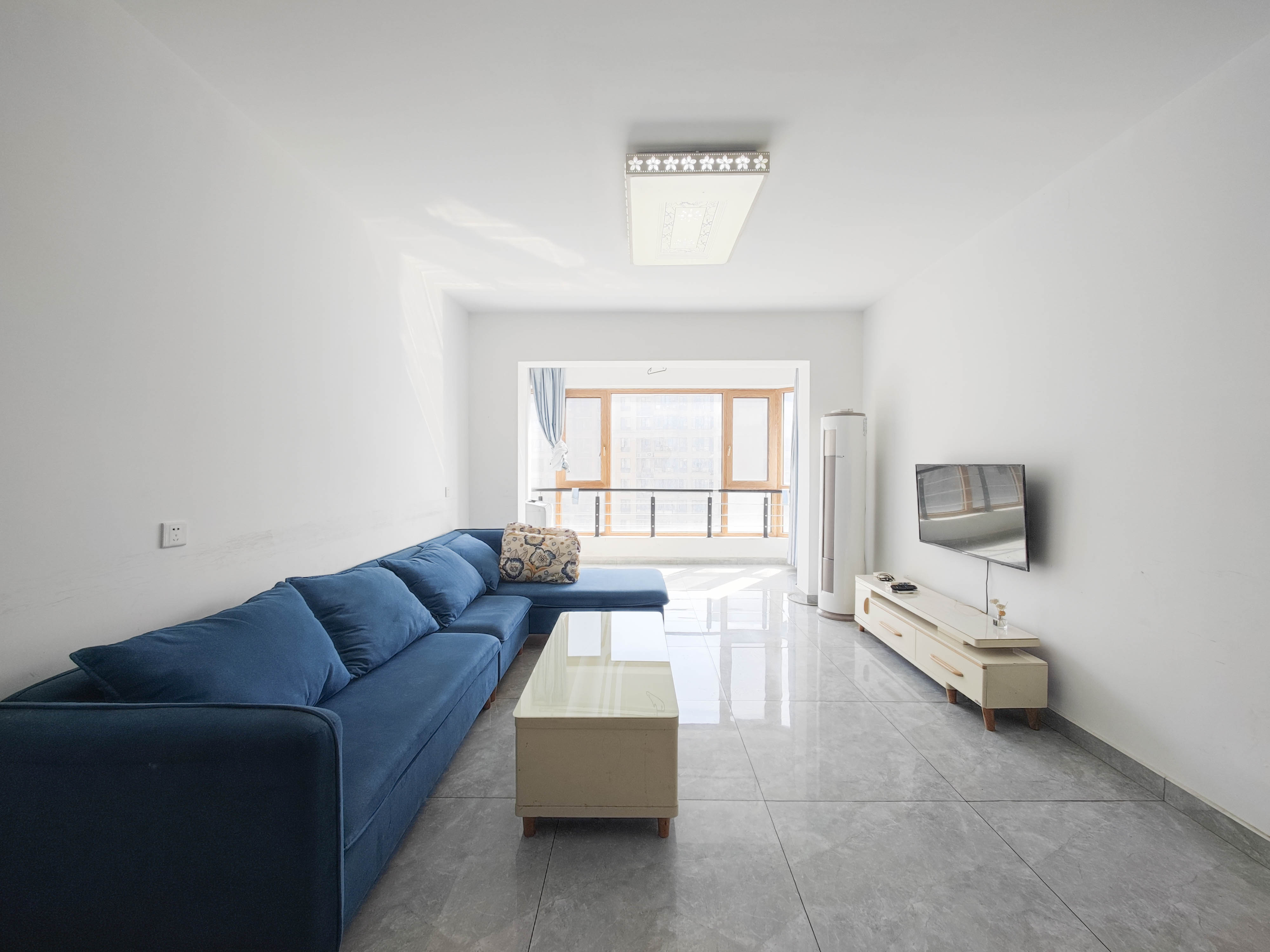 五矿万境水岸五期(五矿万境水岸文苑) 4室2厅2卫 155.0万 五矿万境水岸五期(五矿万境水岸文苑) 4室2厅2卫 155.0万客厅