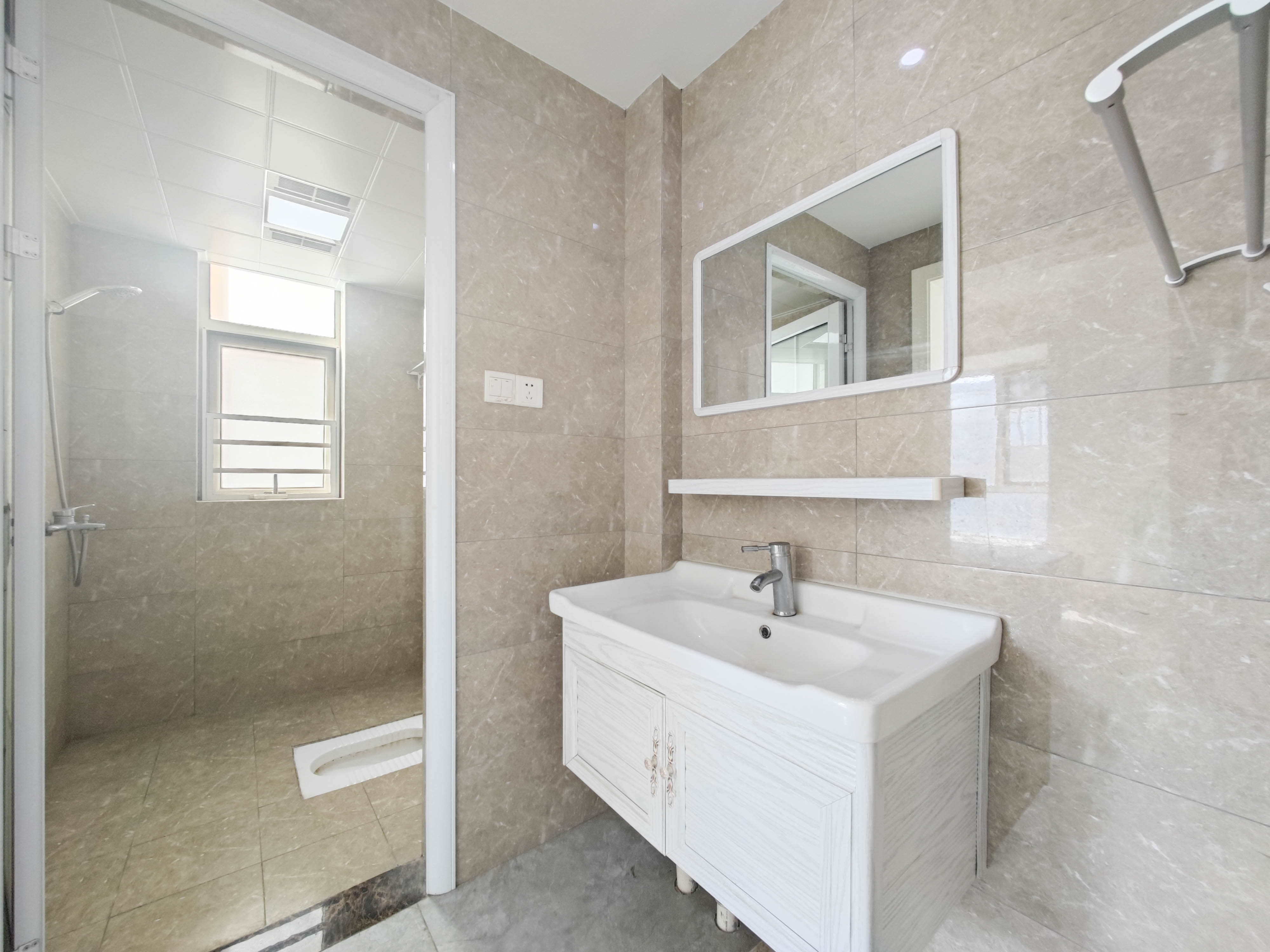 五矿万境水岸五期(五矿万境水岸文苑) 4室2厅2卫 155.0万 五矿万境水岸五期(五矿万境水岸文苑) 4室2厅2卫 155.0万卫生间