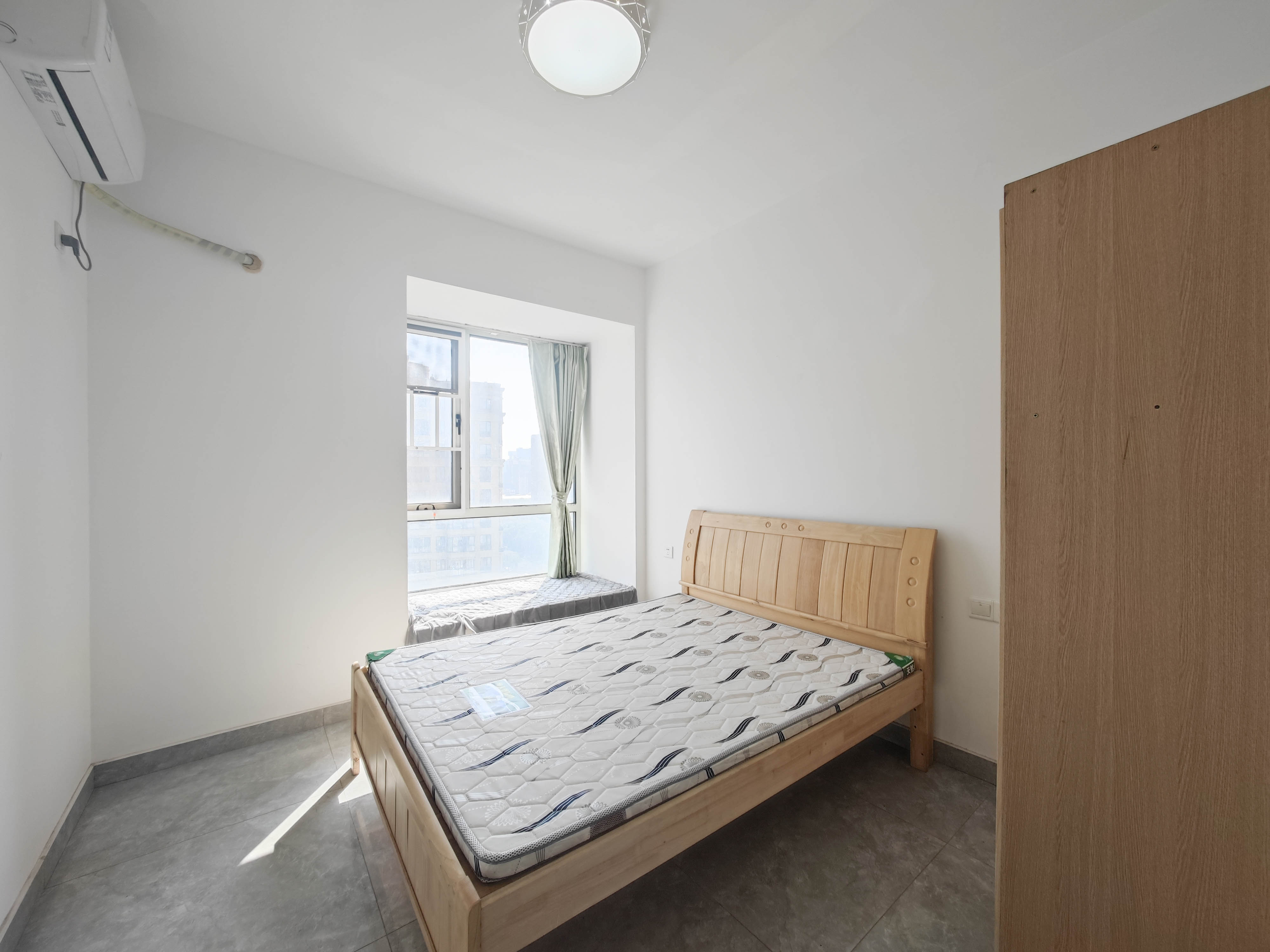 五矿万境水岸五期(五矿万境水岸文苑) 4室2厅2卫 155.0万 五矿万境水岸五期(五矿万境水岸文苑) 4室2厅2卫 155.0万卧室