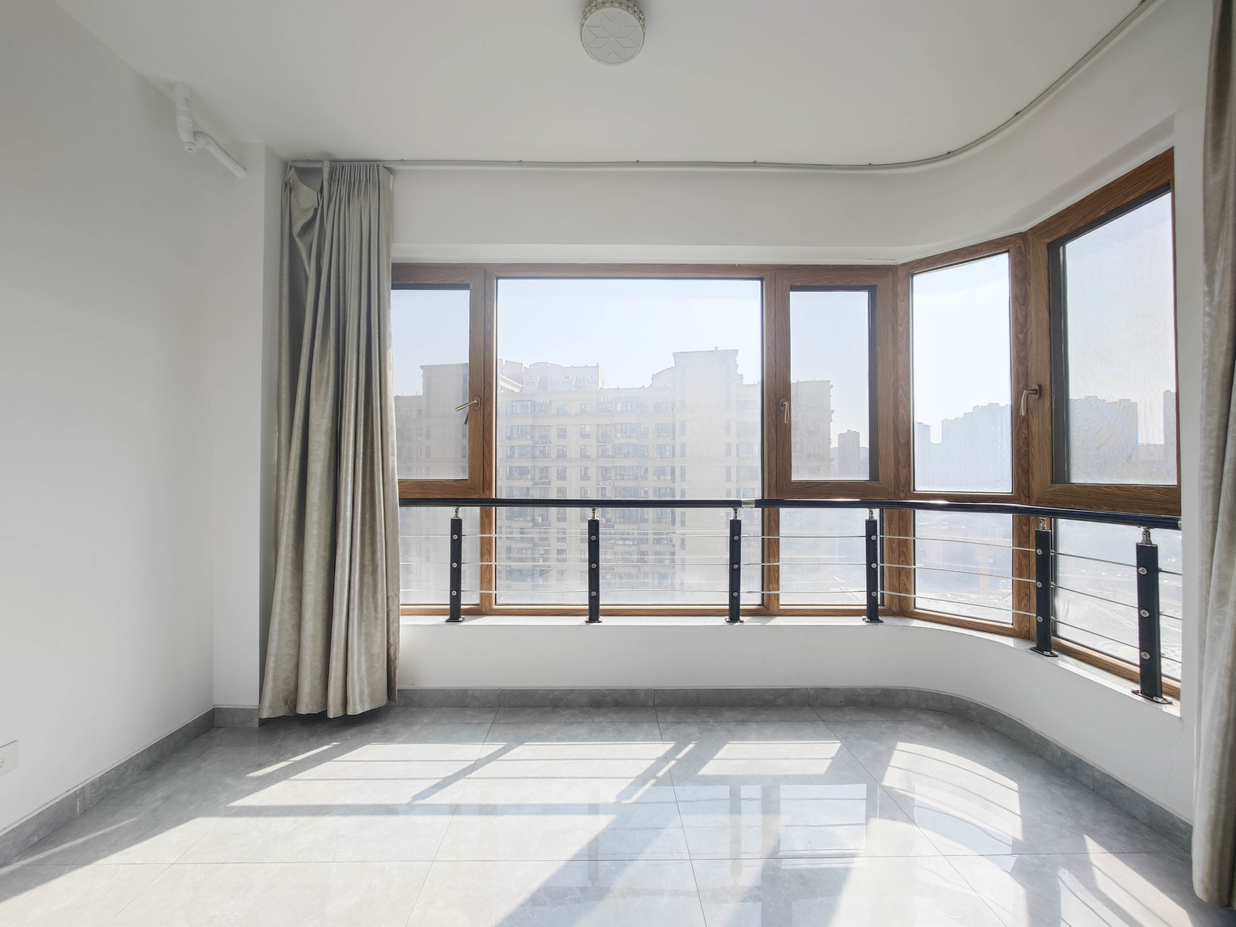 五矿万境水岸五期(五矿万境水岸文苑) 4室2厅2卫 155.0万 五矿万境水岸五期(五矿万境水岸文苑) 4室2厅2卫 155.0万阳台