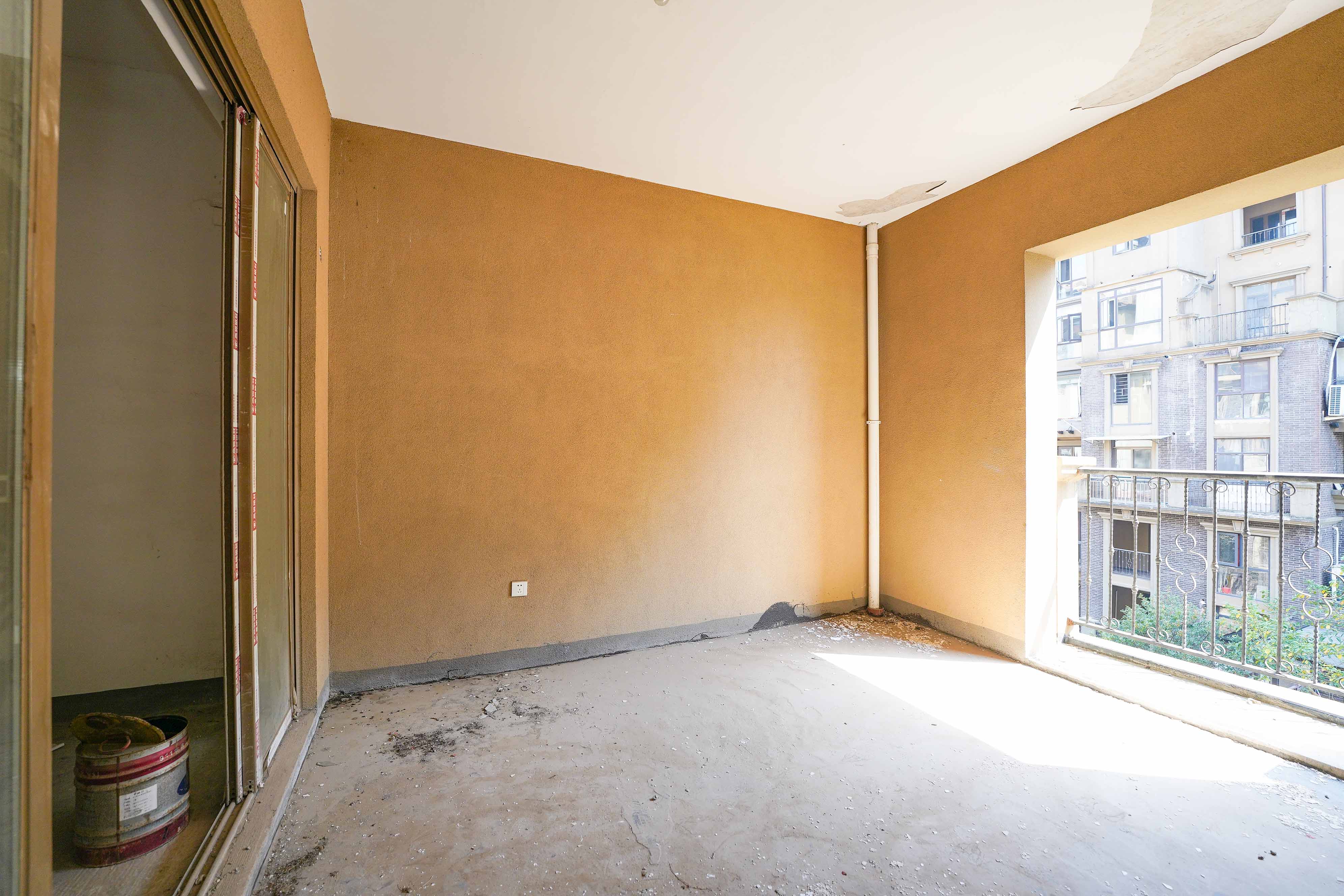 橘郡礼顿山 4室2厅2卫 113.0万 橘郡礼顿山 4室2厅2卫 113.0万阳台