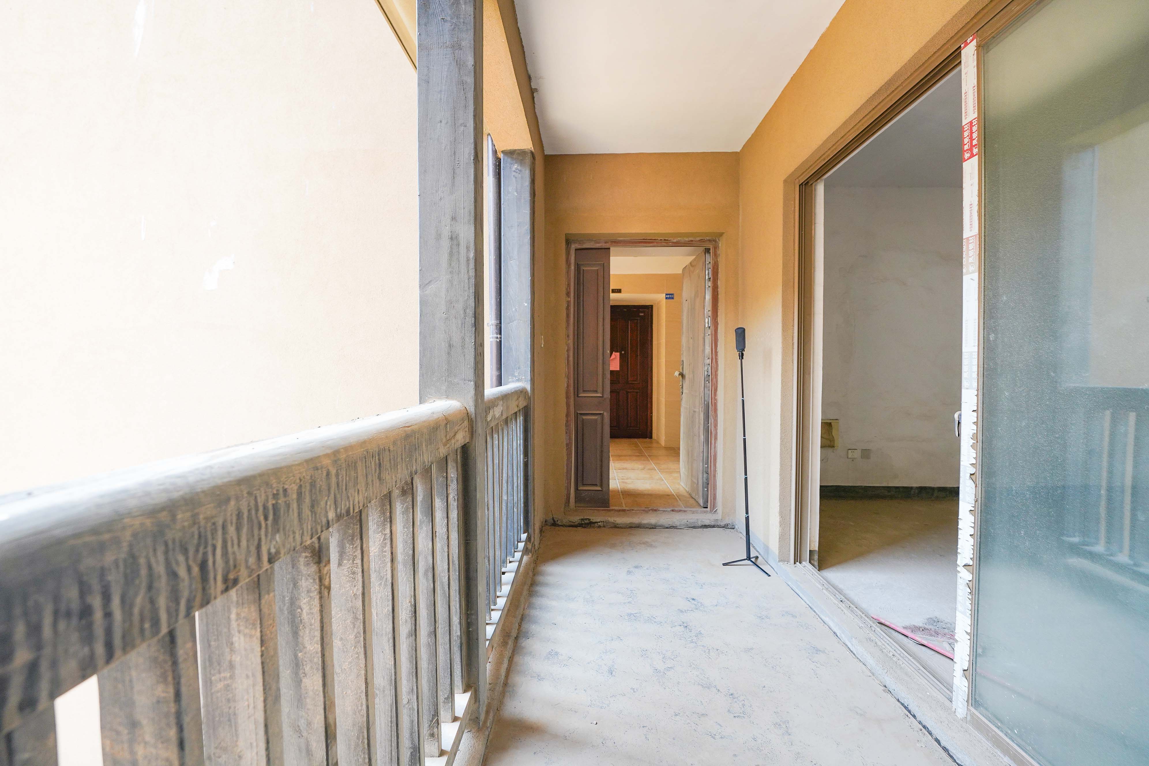 橘郡礼顿山 4室2厅2卫 113.0万 橘郡礼顿山 4室2厅2卫 113.0万阳台