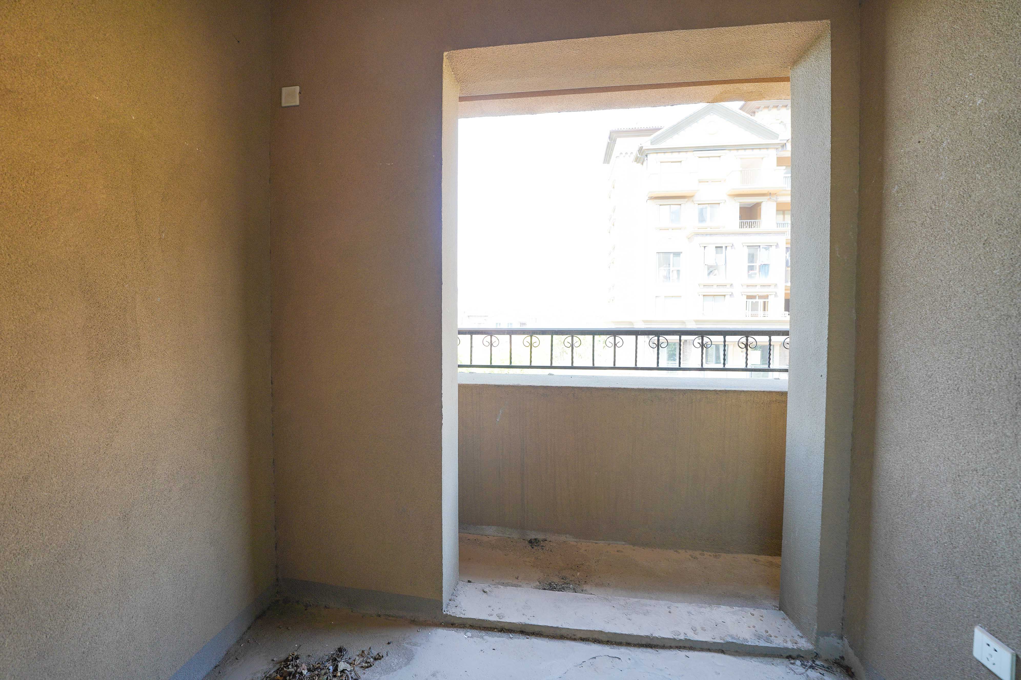 橘郡礼顿山 4室2厅2卫 113.0万 橘郡礼顿山 4室2厅2卫 113.0万阳台