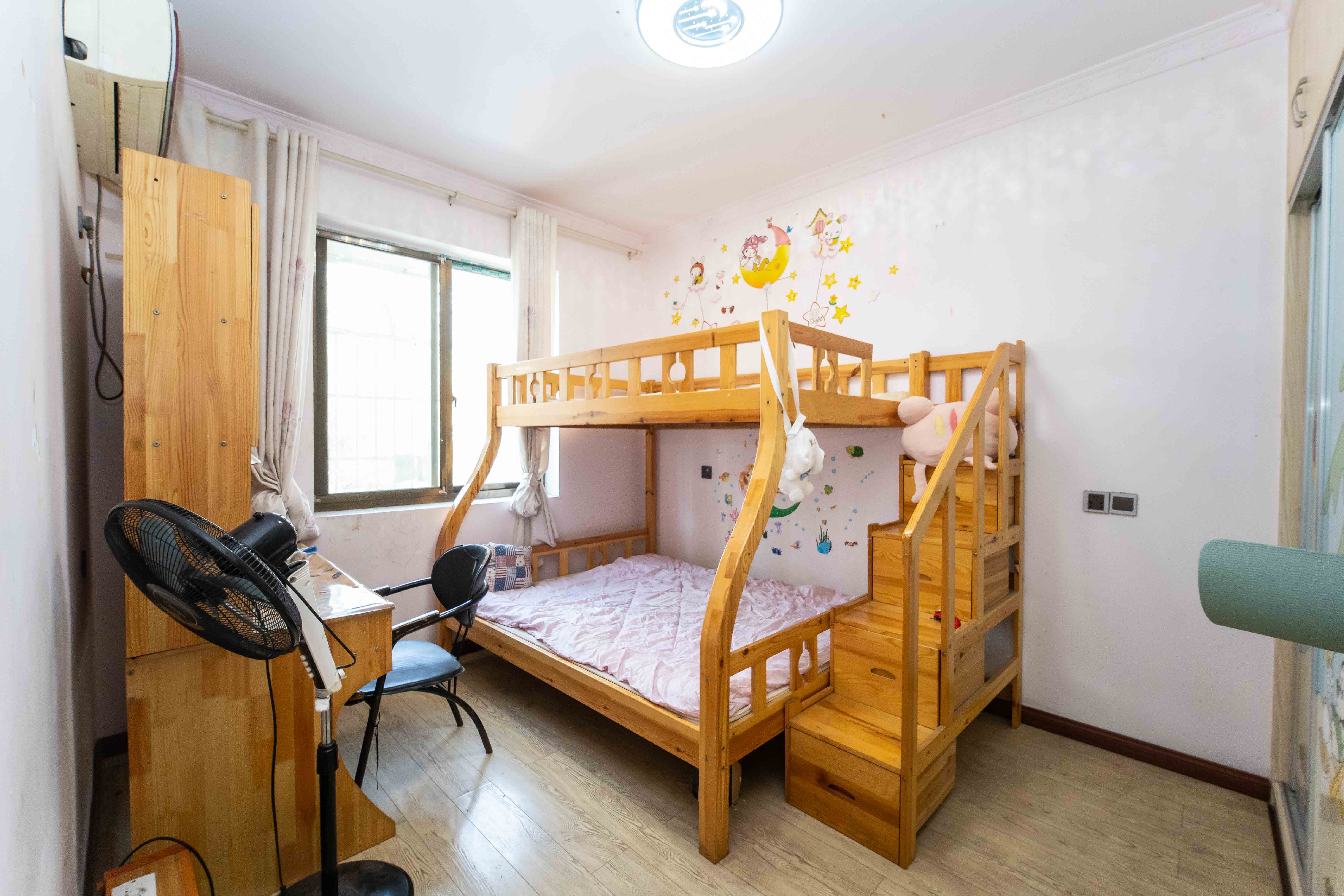 马王堆汽配城 3室2厅1卫 62.8万 马王堆汽配城 3室2厅1卫 62.8万卧室