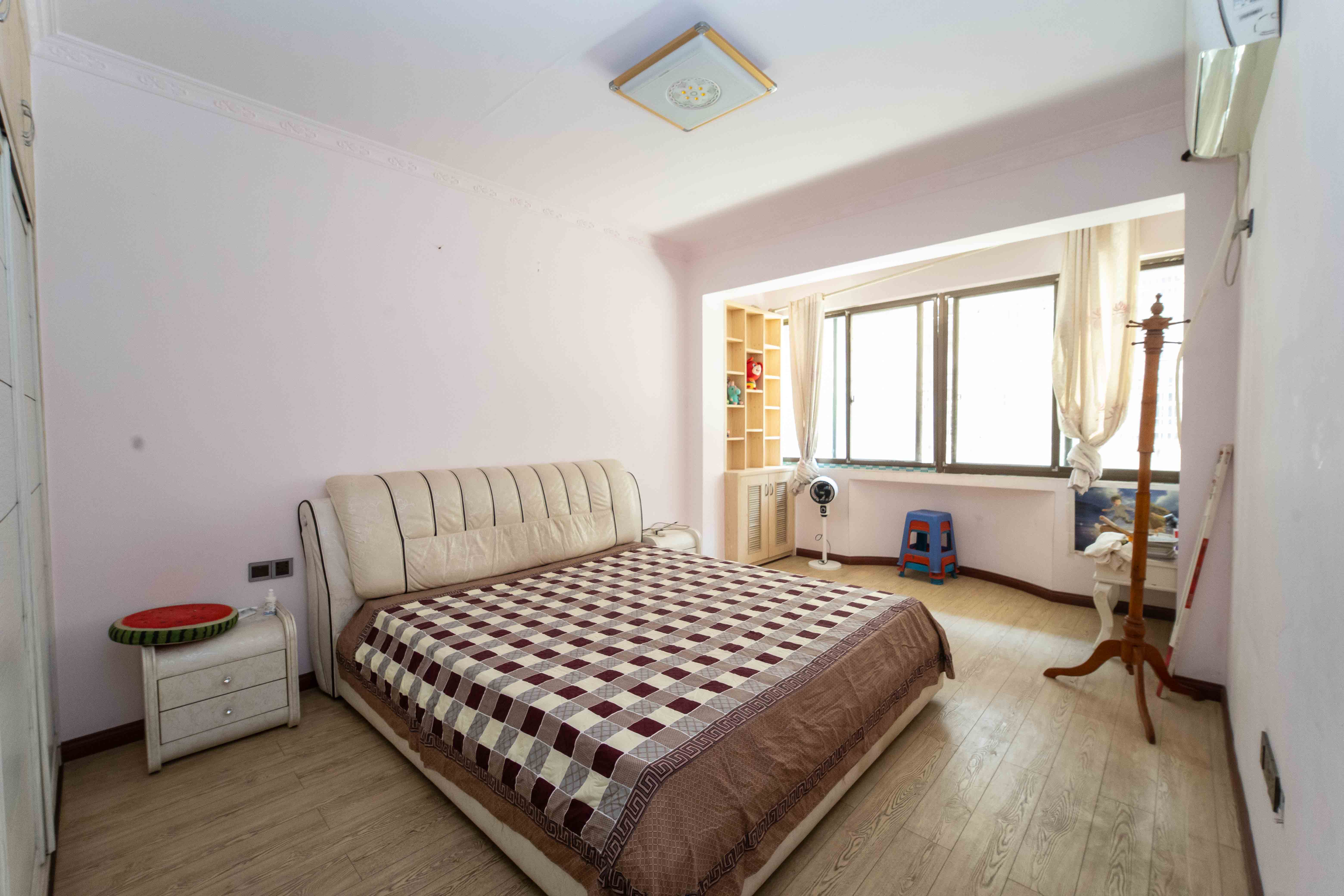 马王堆汽配城 3室2厅1卫 62.8万 马王堆汽配城 3室2厅1卫 62.8万卧室