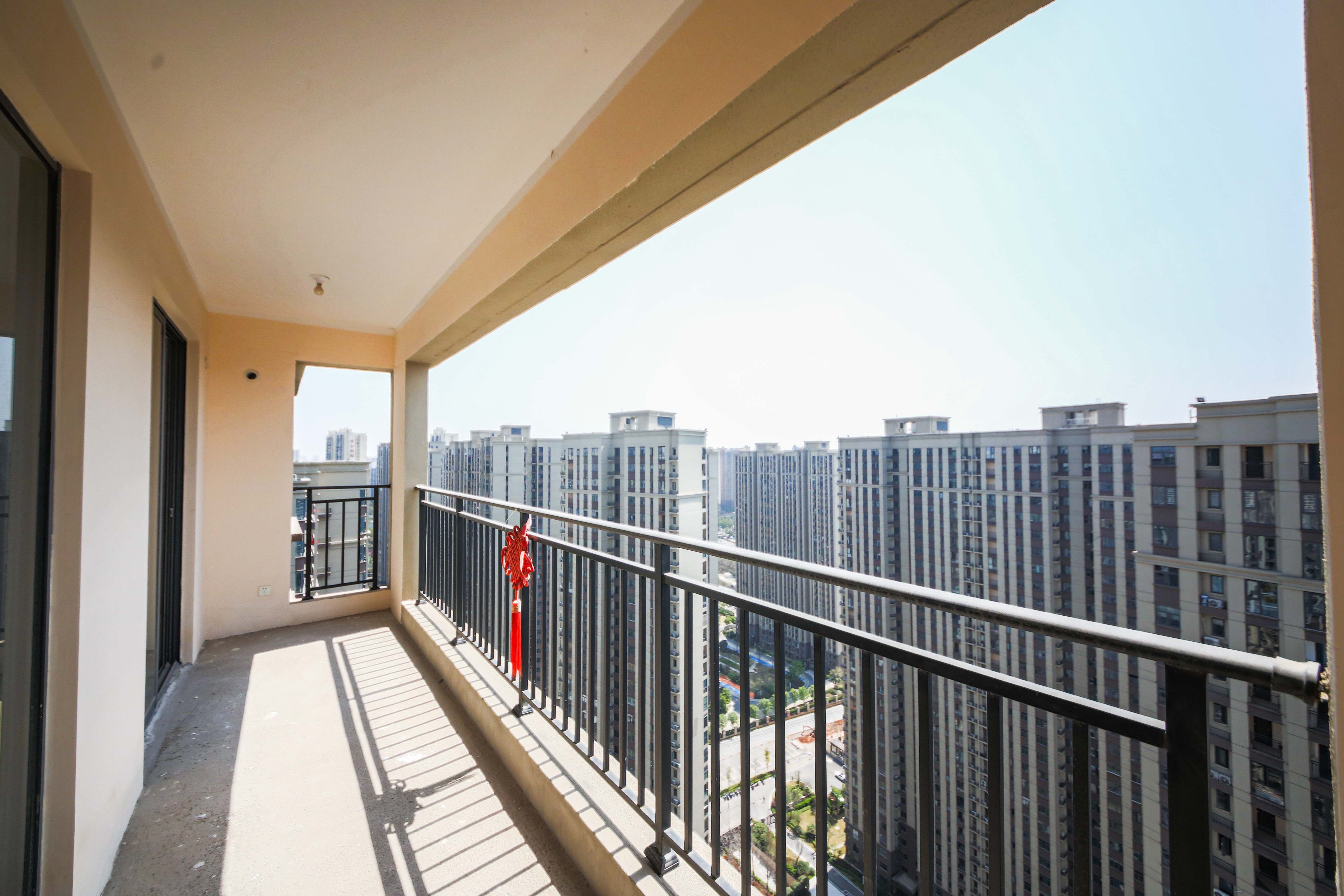 中建钰和城  1室0厅0卫   142.00万阳台